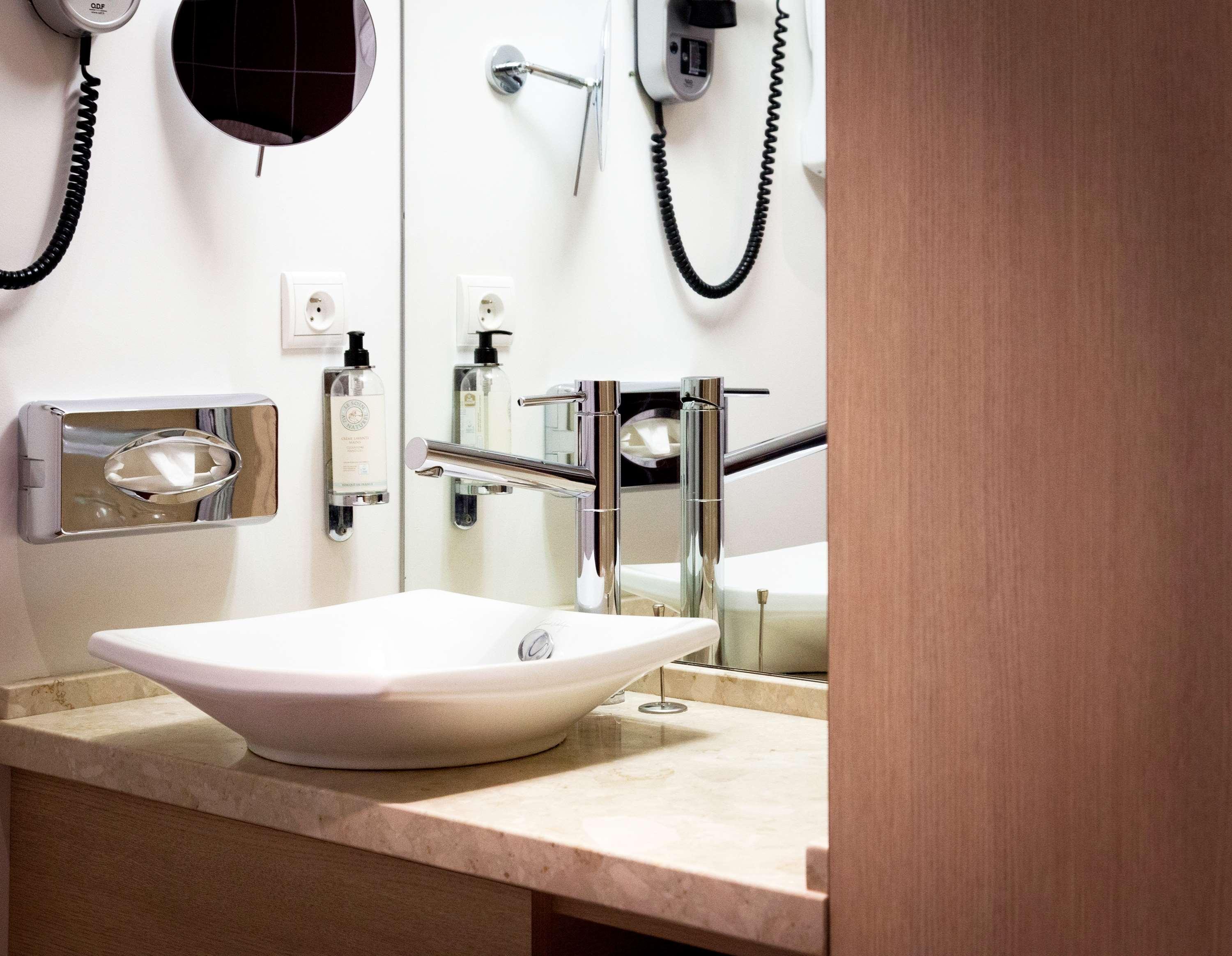 Double Queen Size Bed