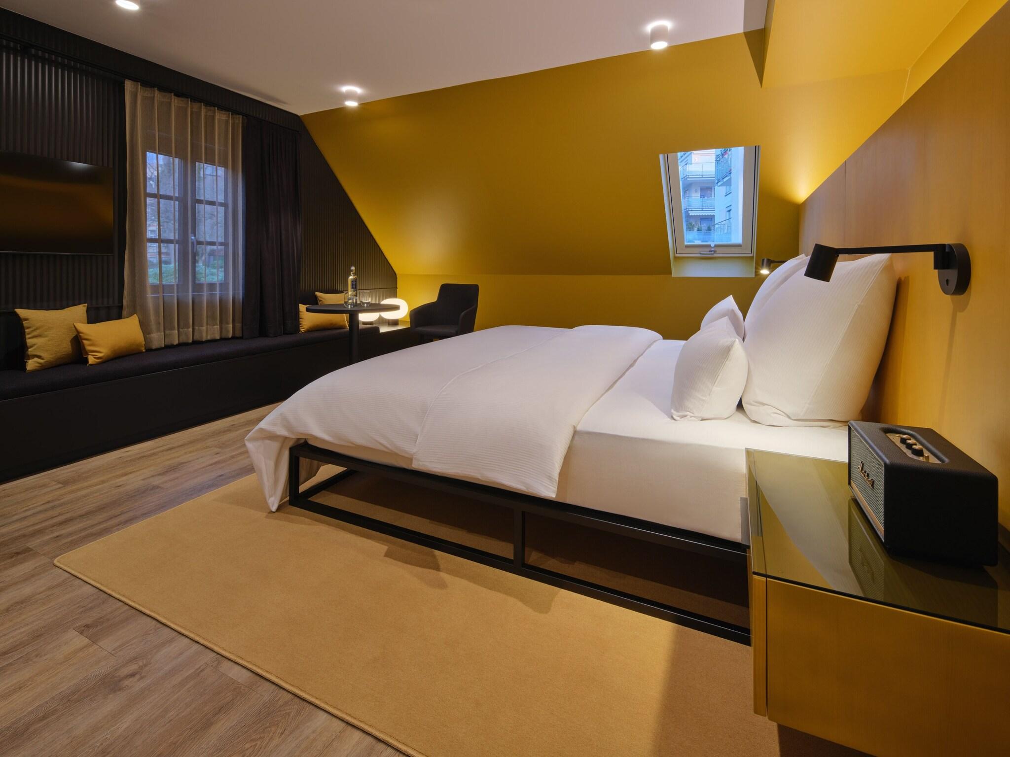 Triple Deluxe King Bed