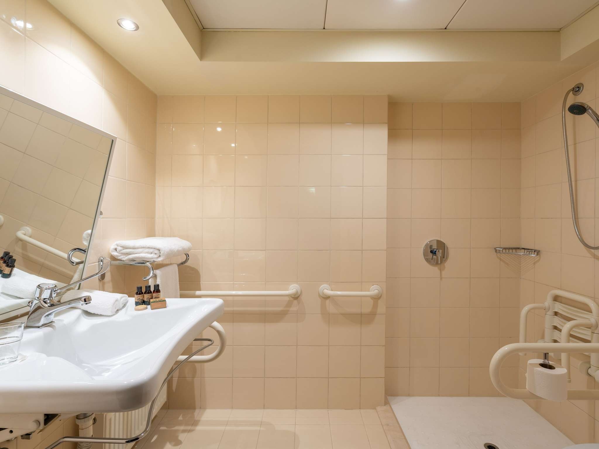 Double Queen Size Bed