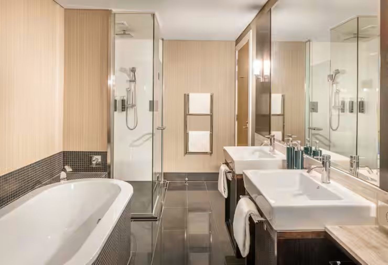 Double or Twin Guest Room King Bed