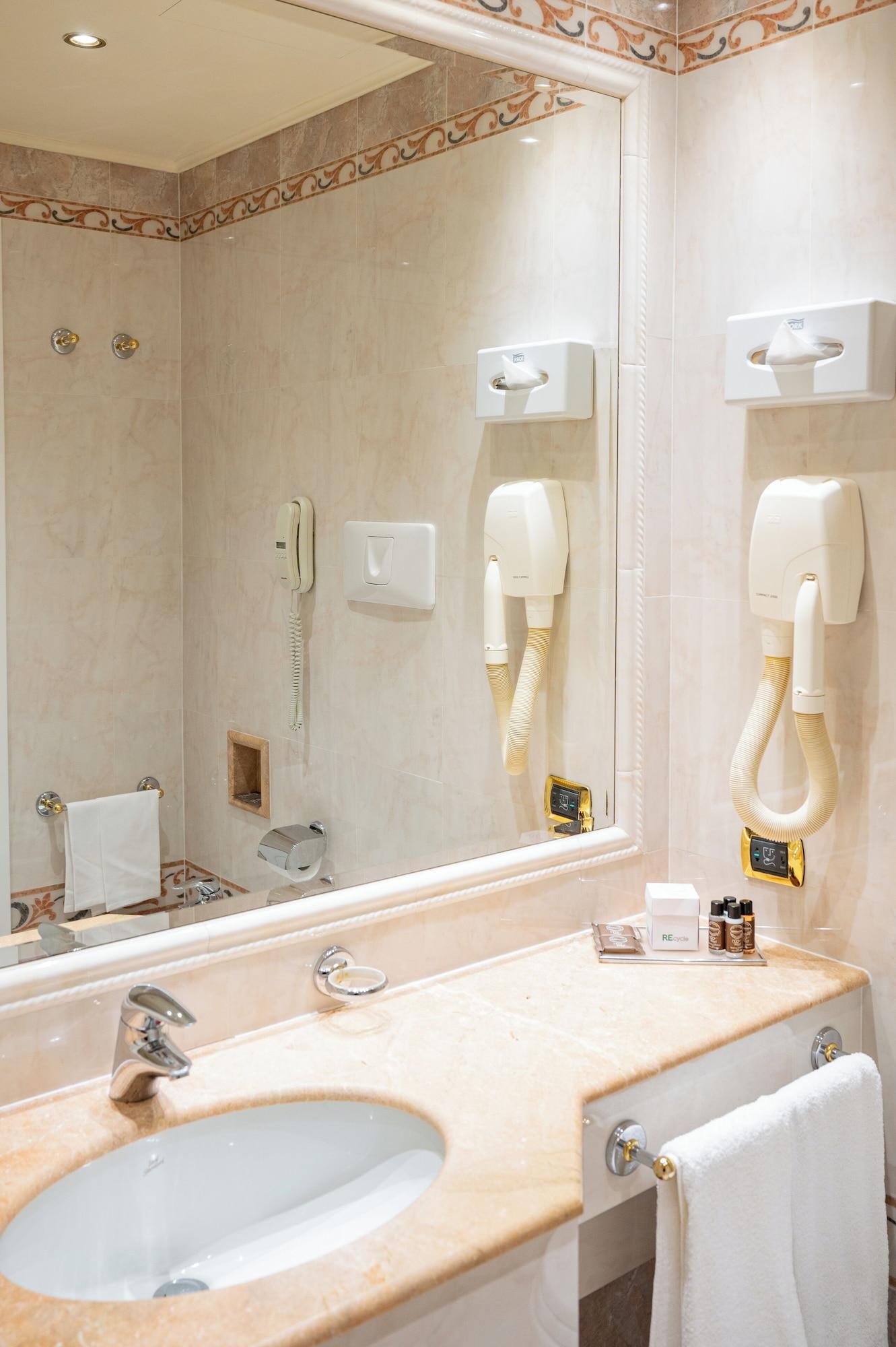 Double Deluxe King Bed