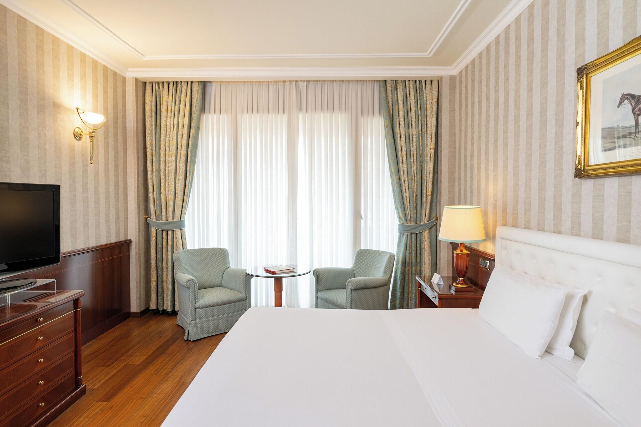 Double Deluxe King Bed