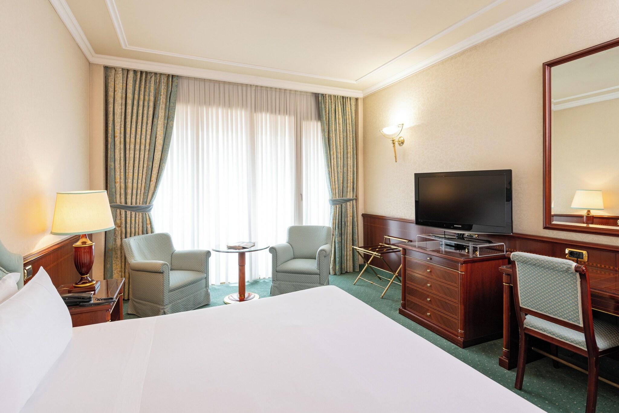 Double Deluxe King Bed