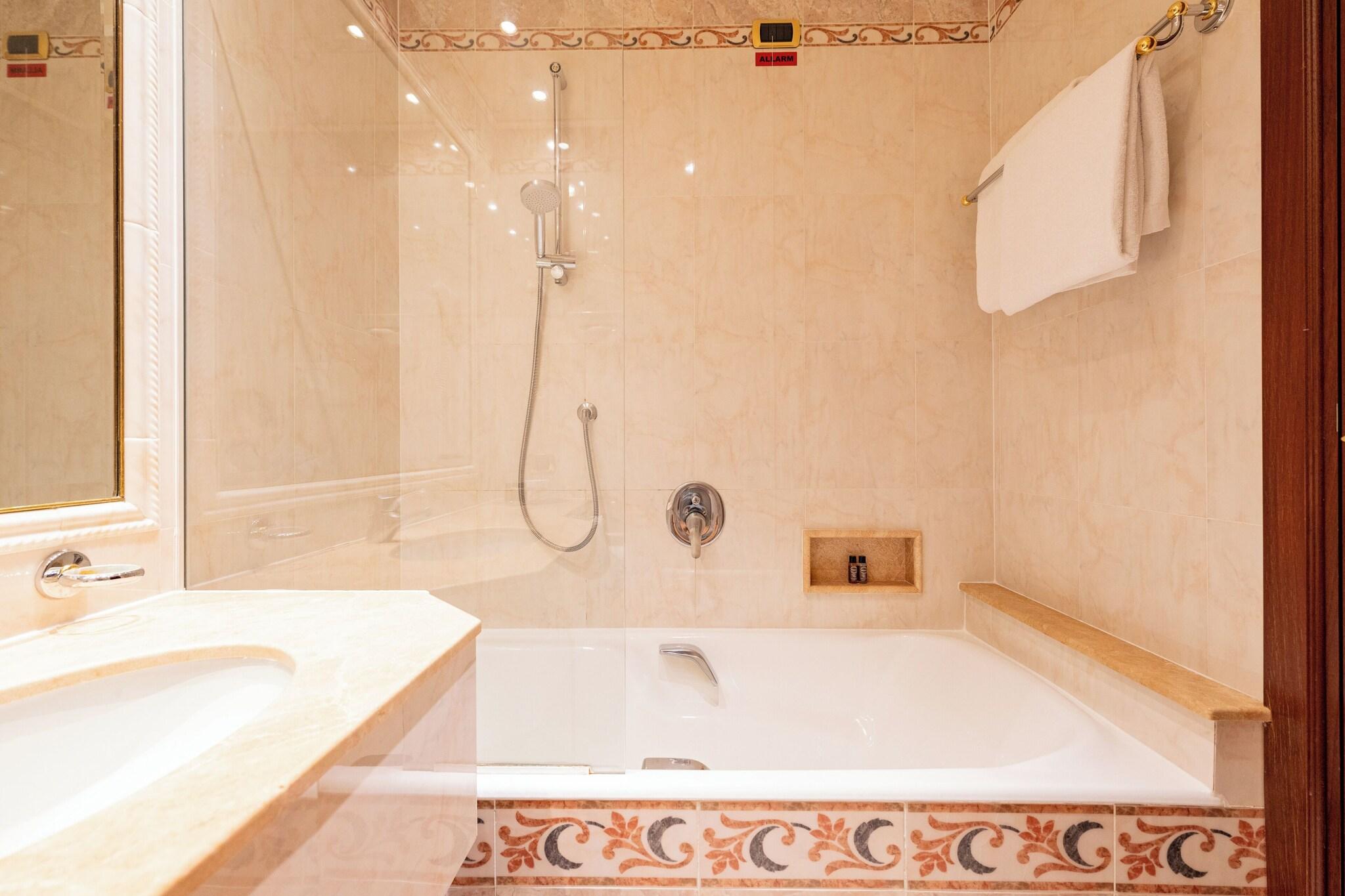 Double Classic Queen Bed