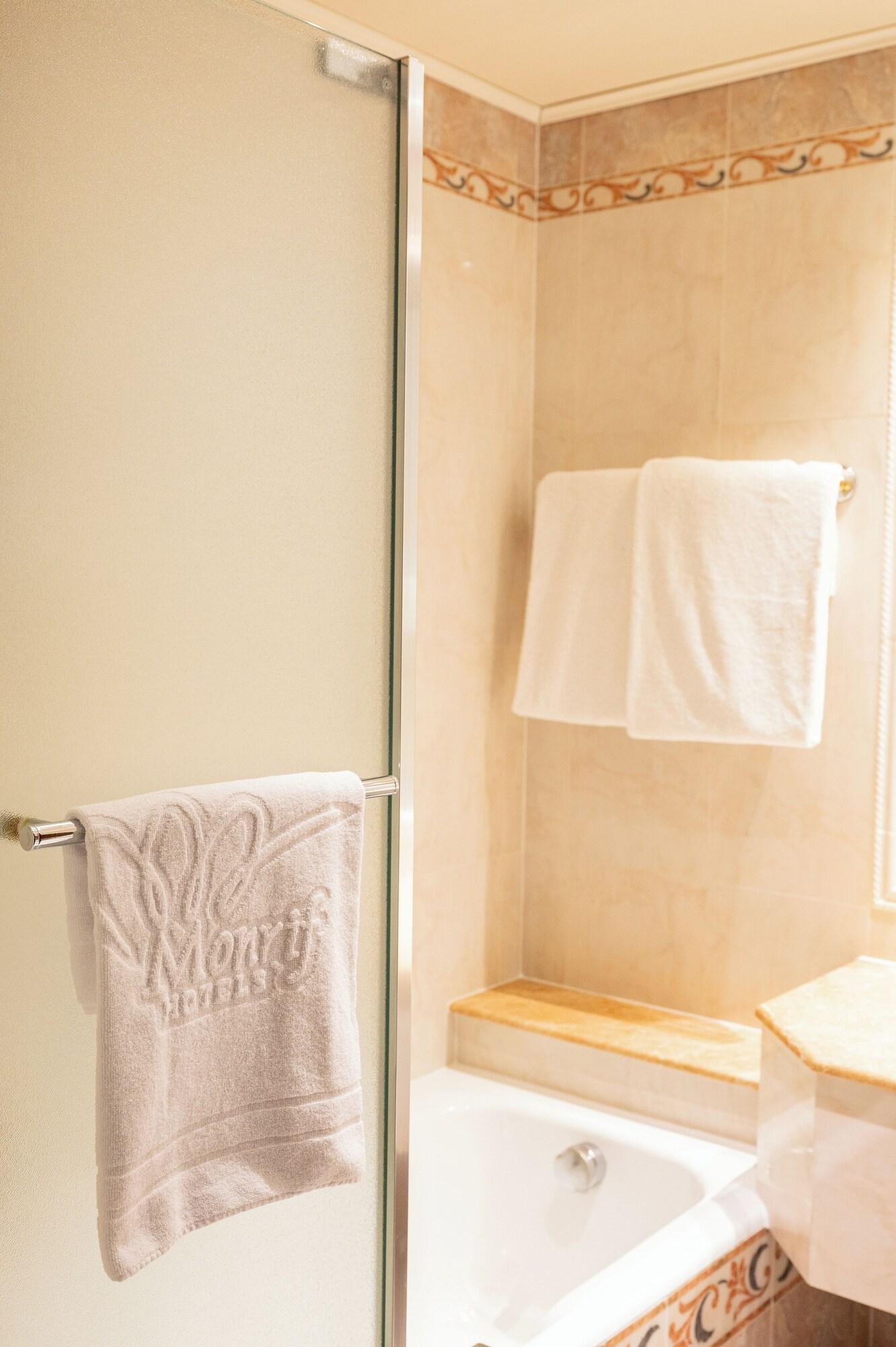 Double Classic Queen Bed