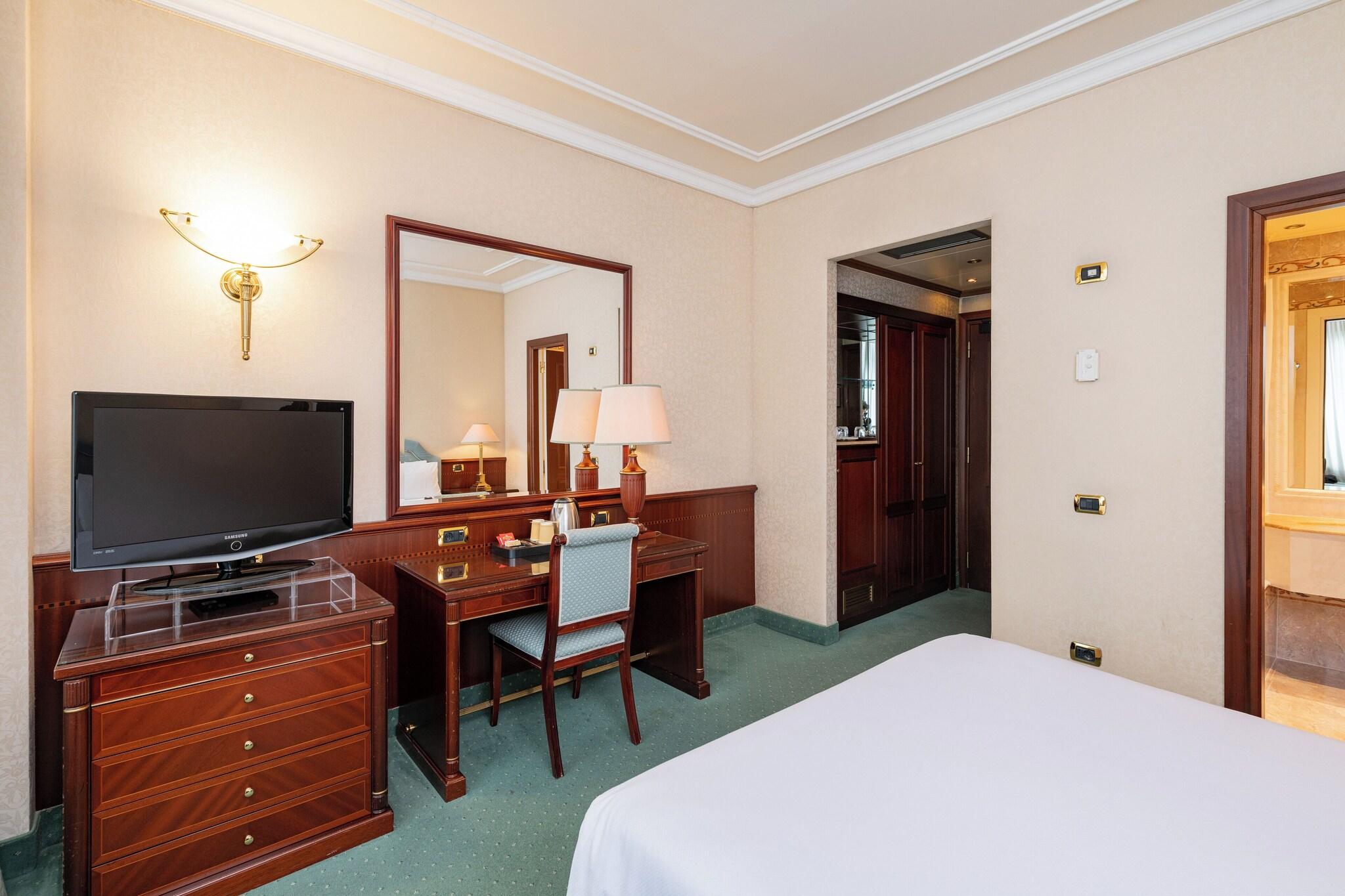 Double Classic Queen Bed