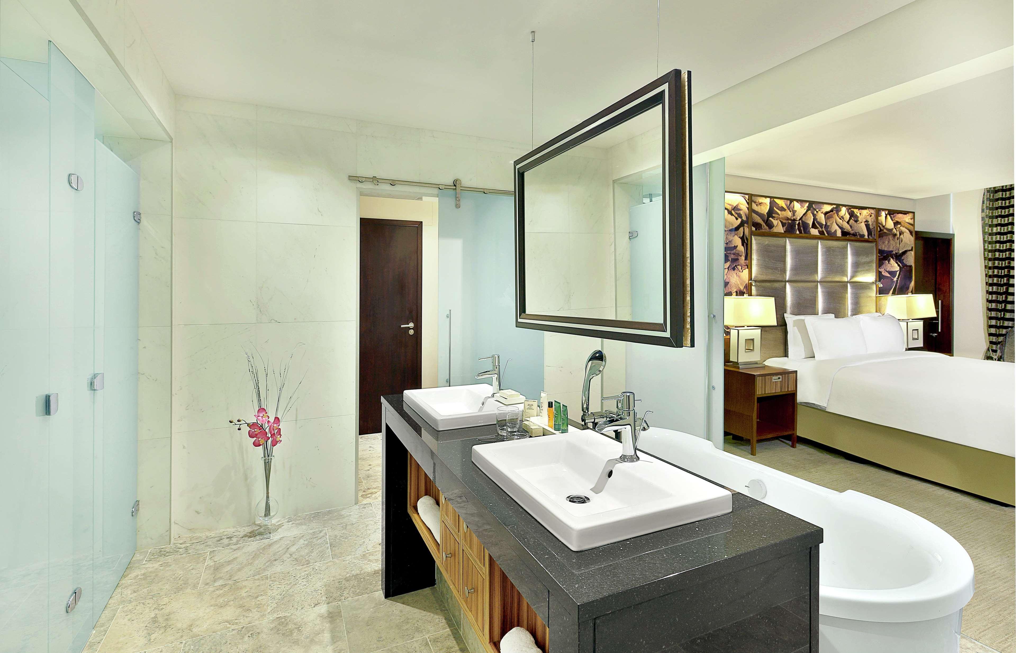 Suite King Size Bed