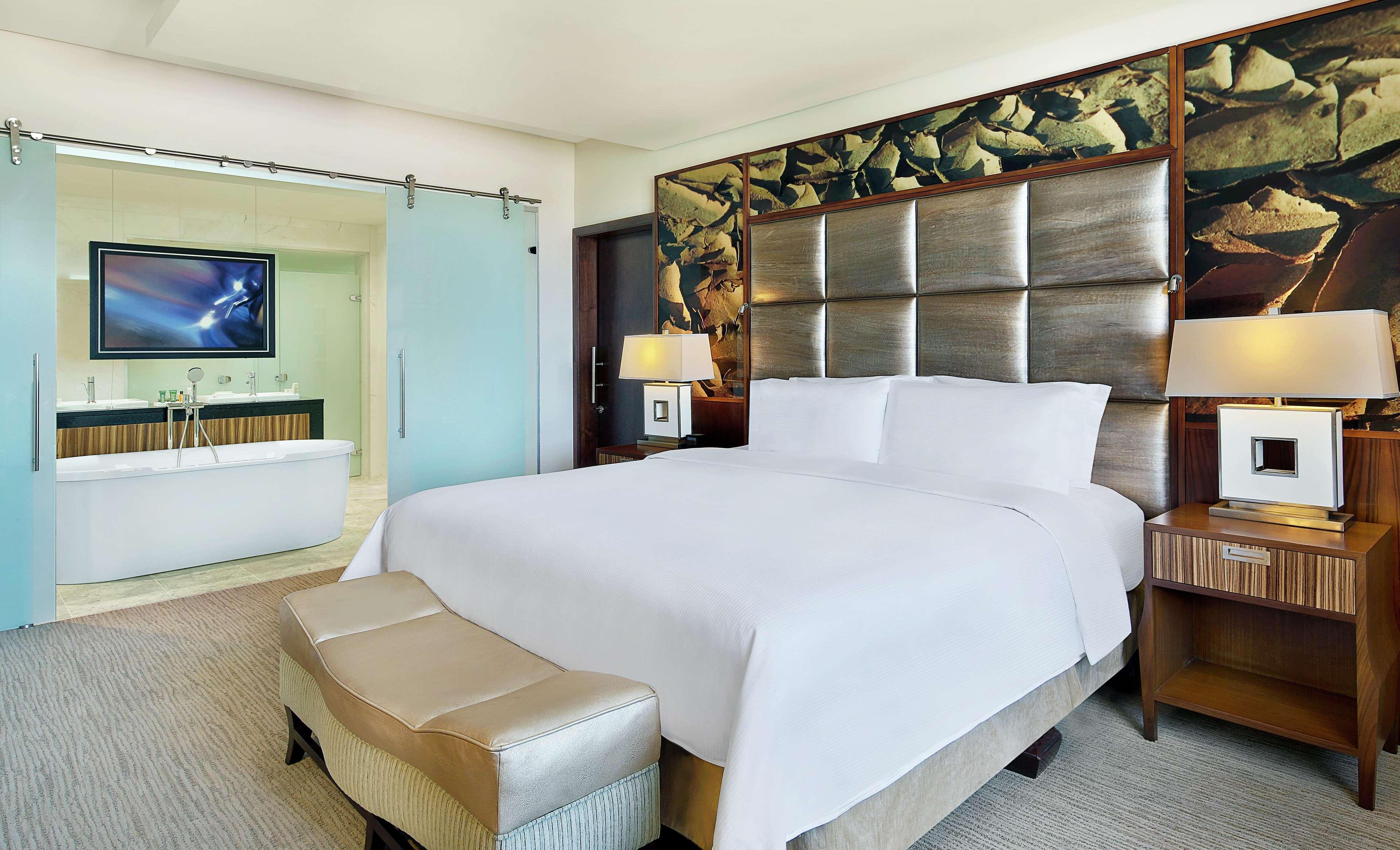 Suite King Size Bed