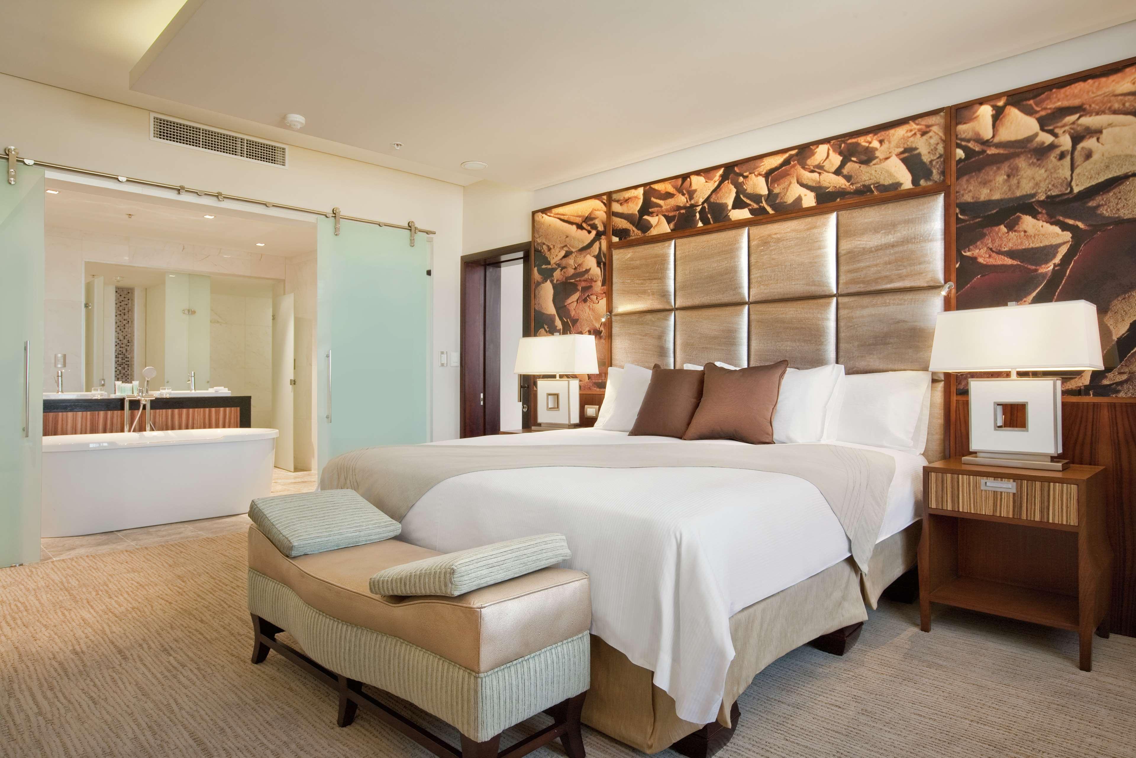 Suite King Size Bed