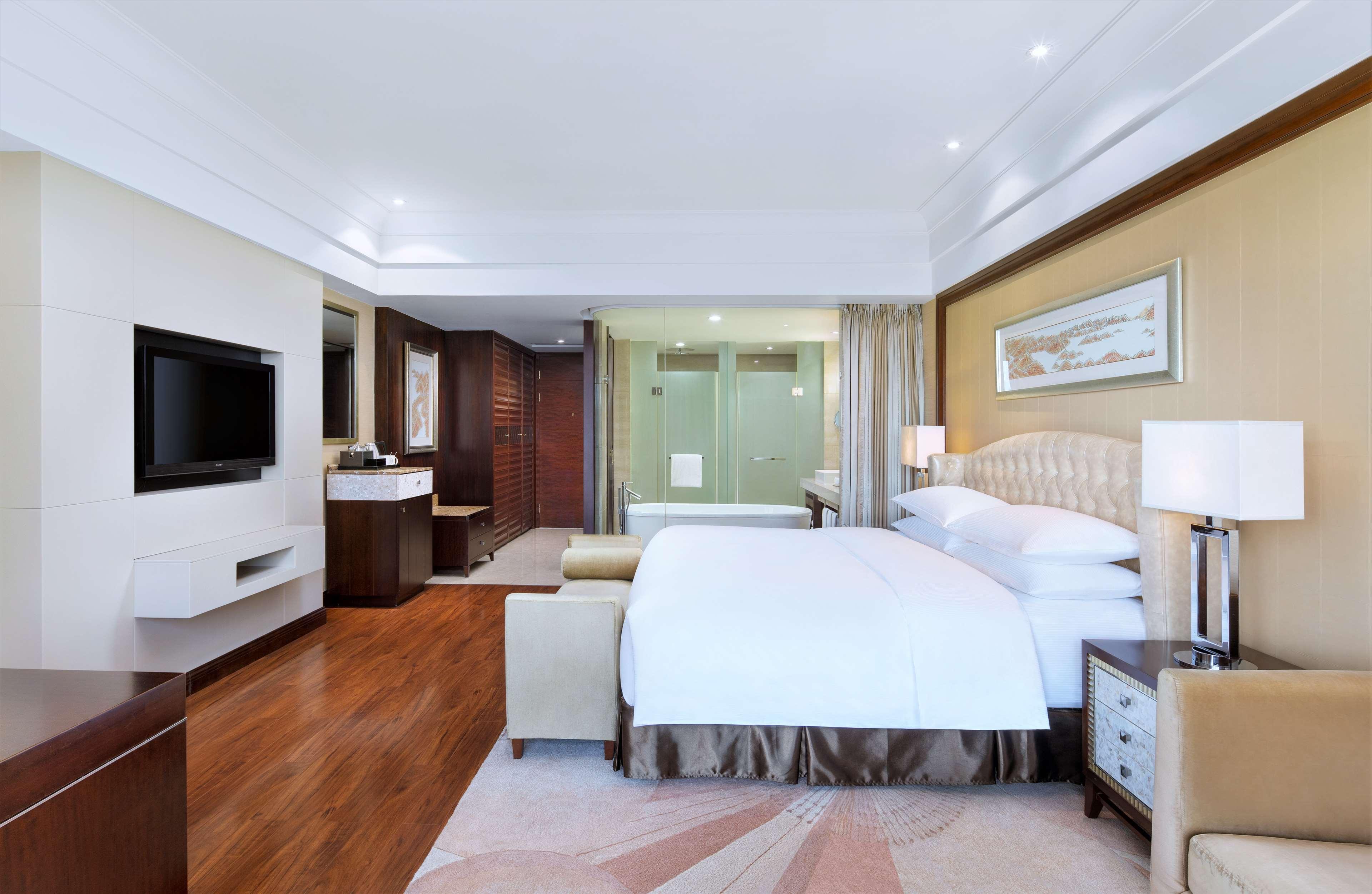 Double Guest Room King Bed