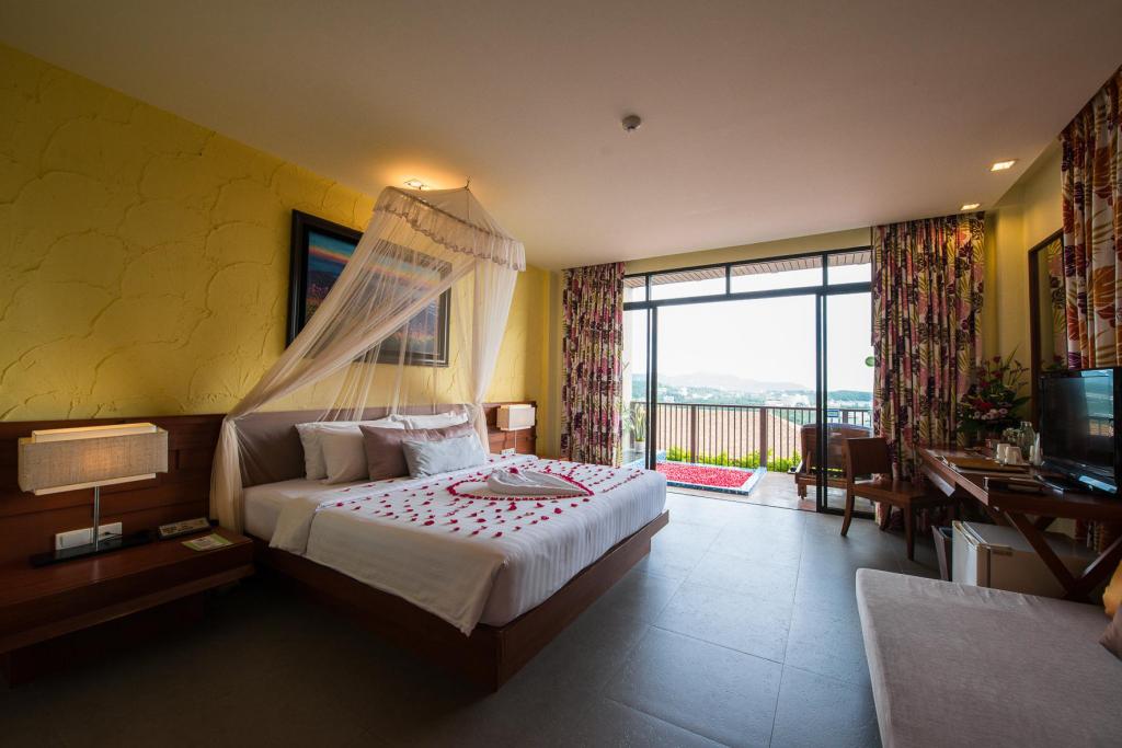 Double or Twin Deluxe with Jacuzzi