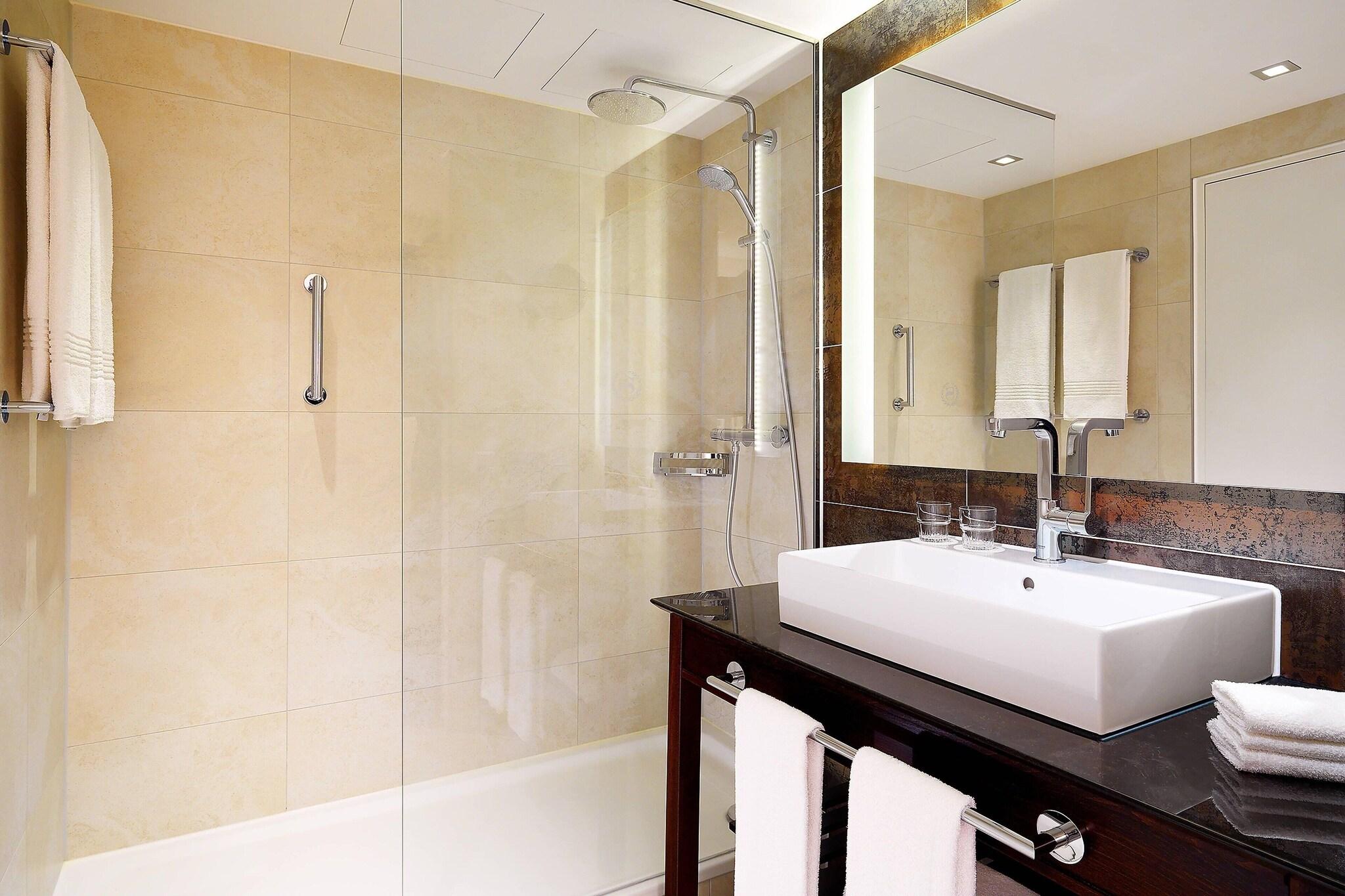 Double Club Queen Bed