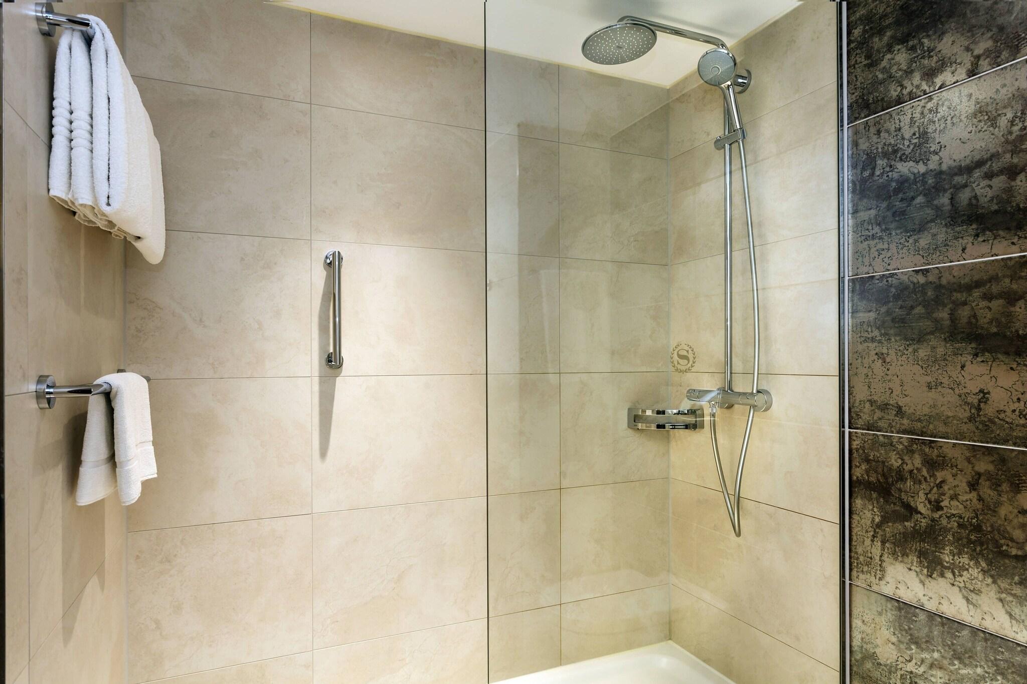 Double Club Queen Bed