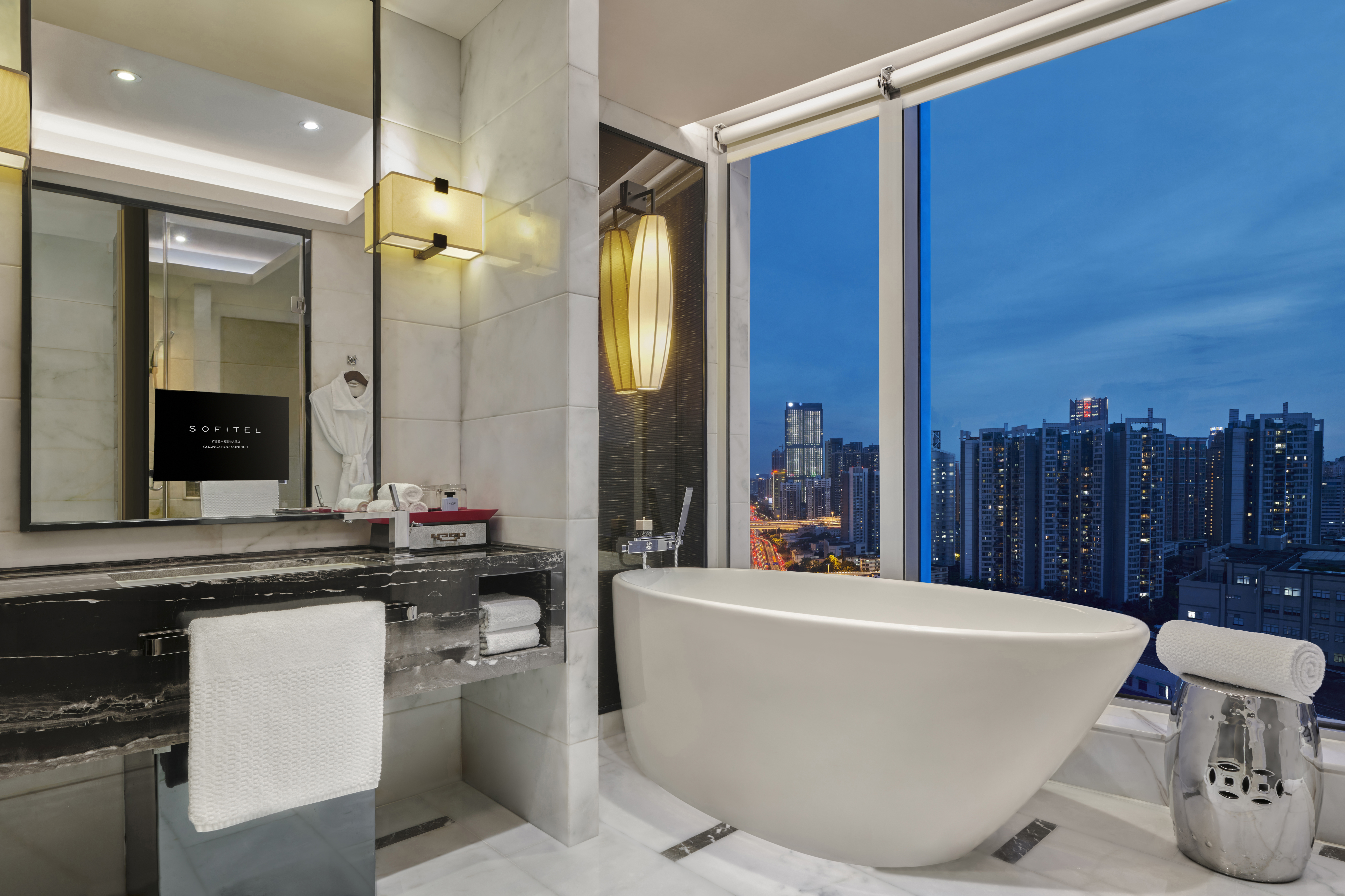 Double Deluxe King Bed