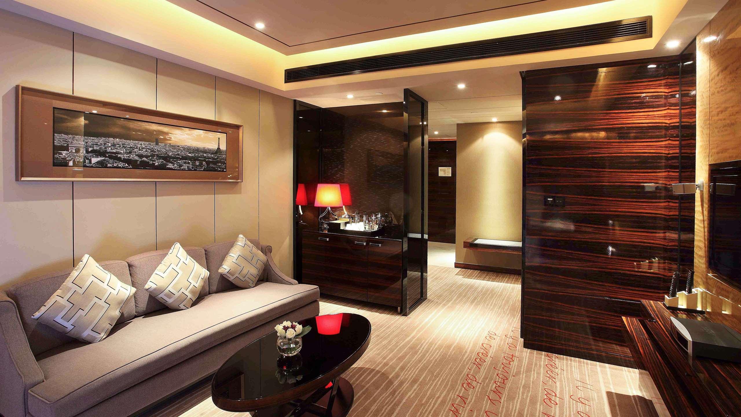 Junior Suite King Size Bed