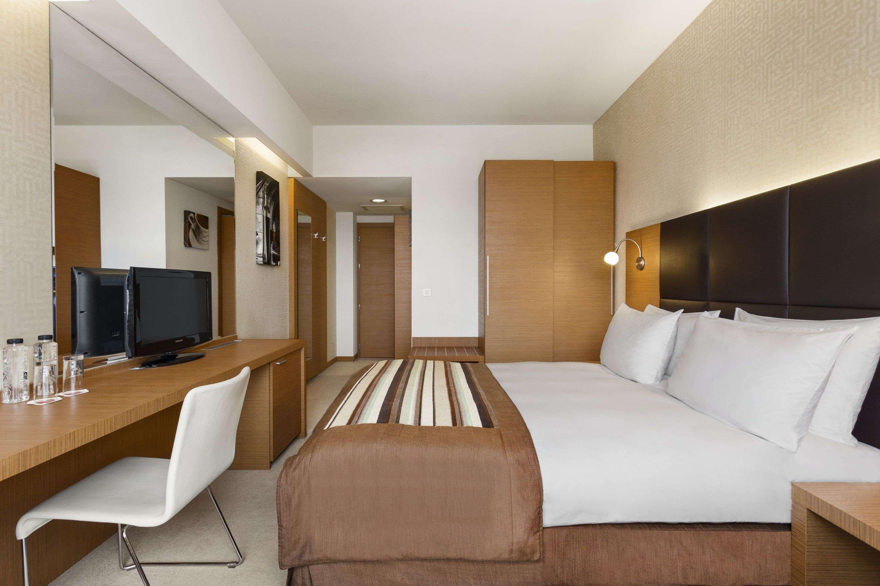 Double Queen Size Bed