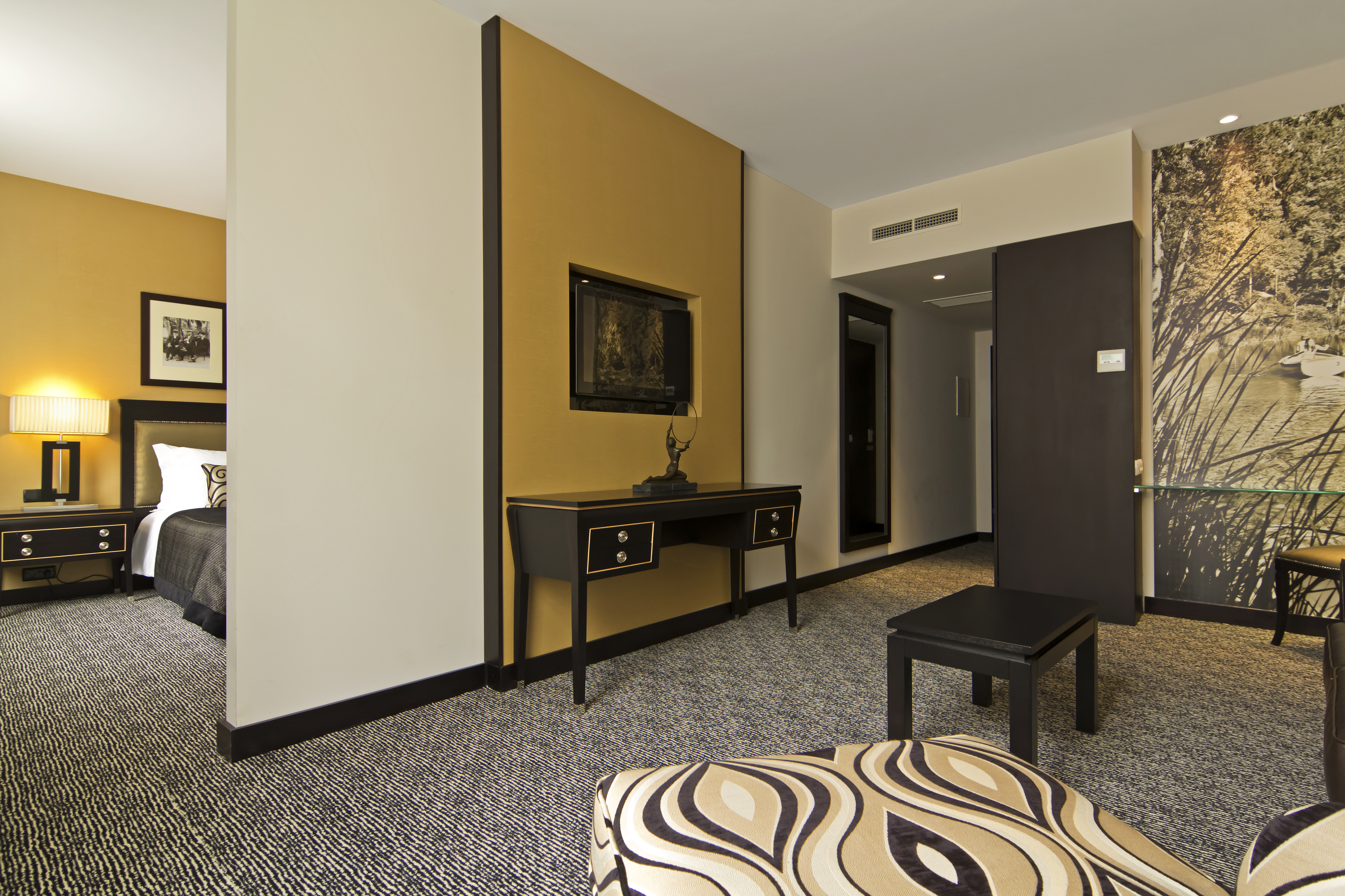 Suite Female Room