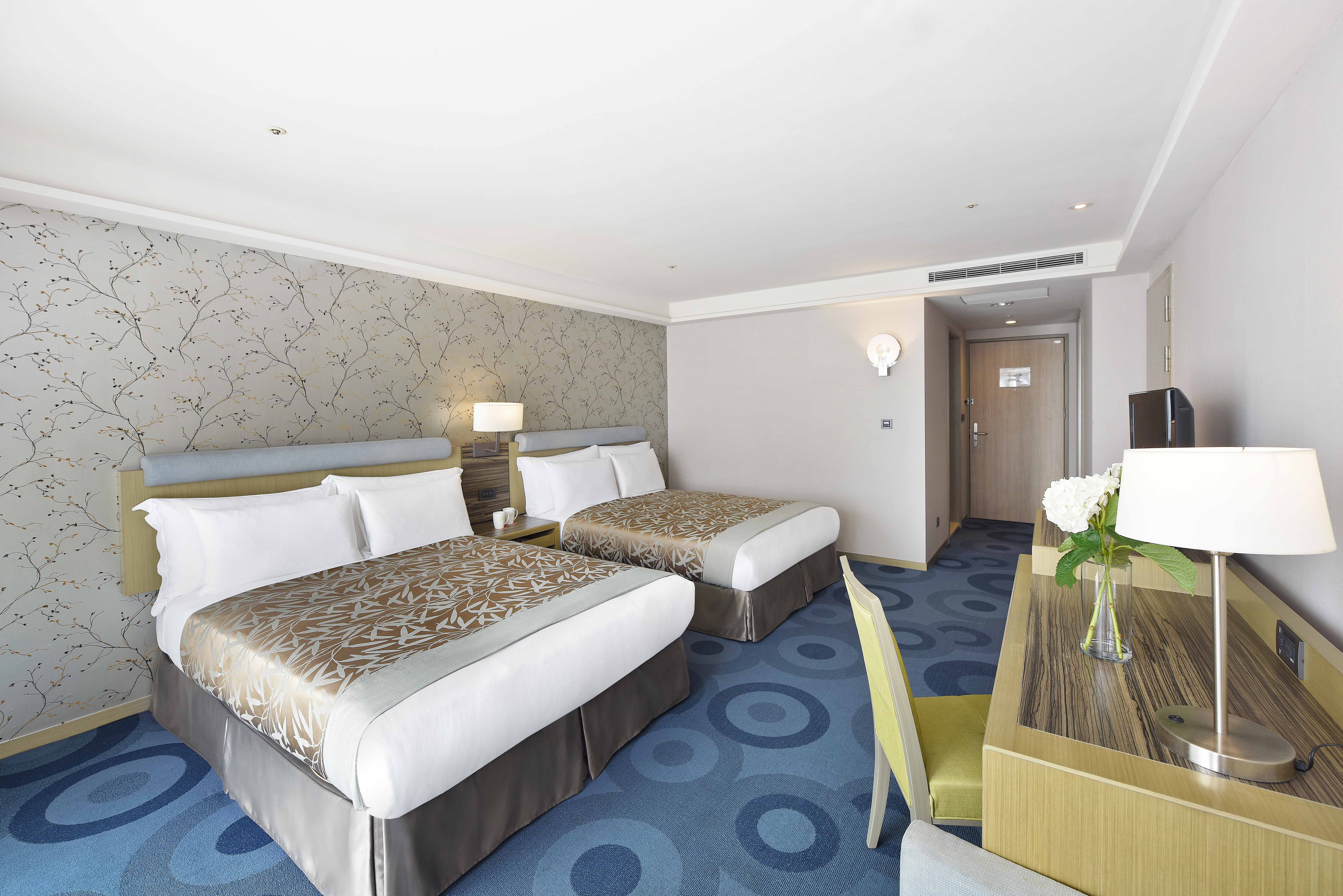 Twin Deluxe City View