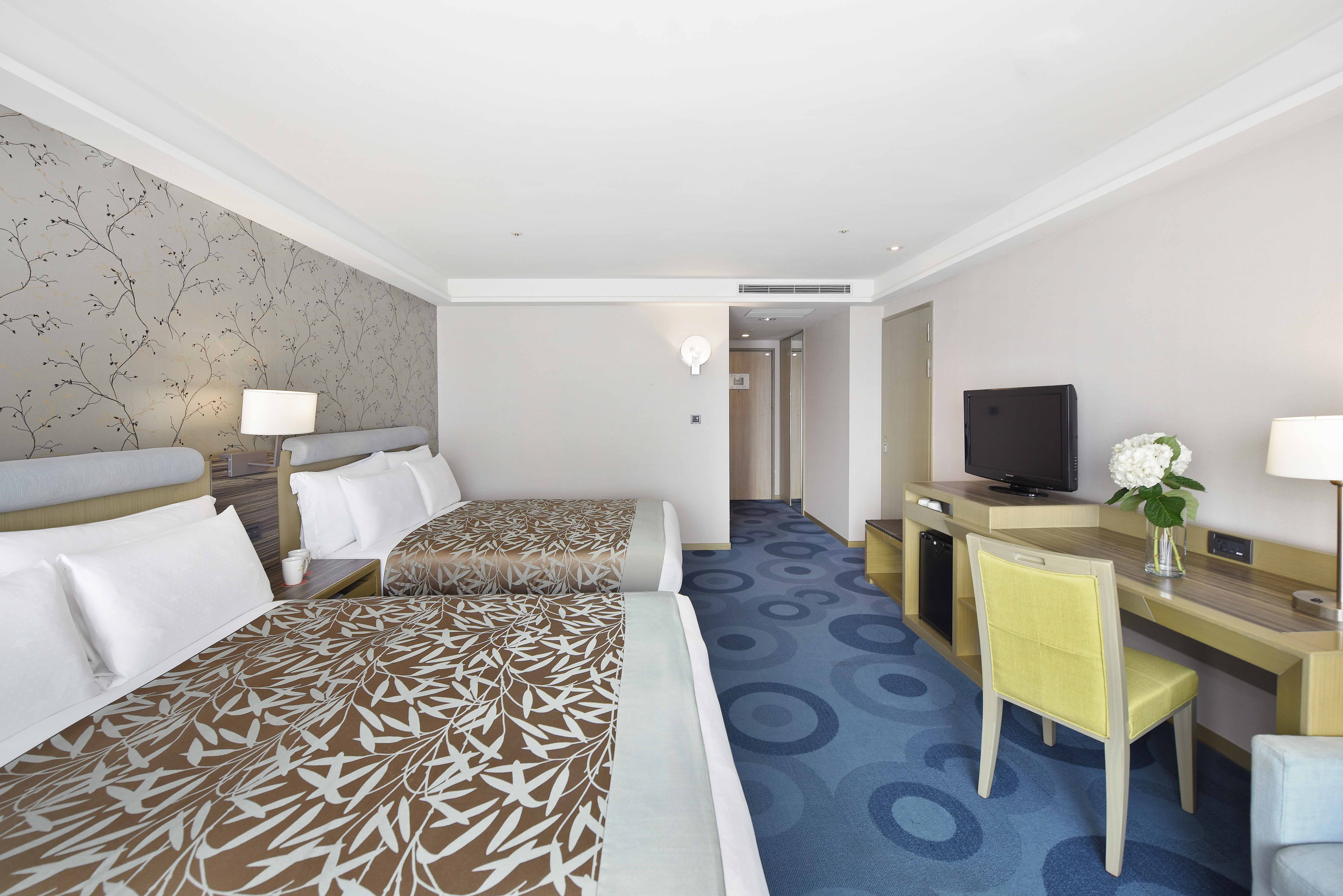 Twin Deluxe City View