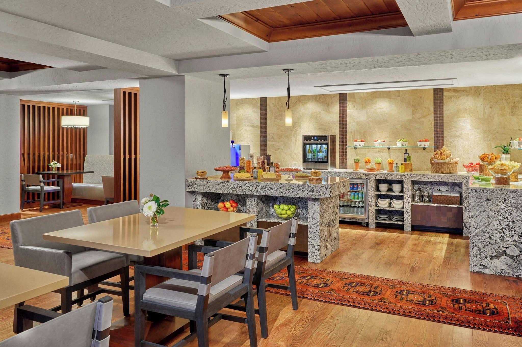 Quadruple Club Two Queen Beds