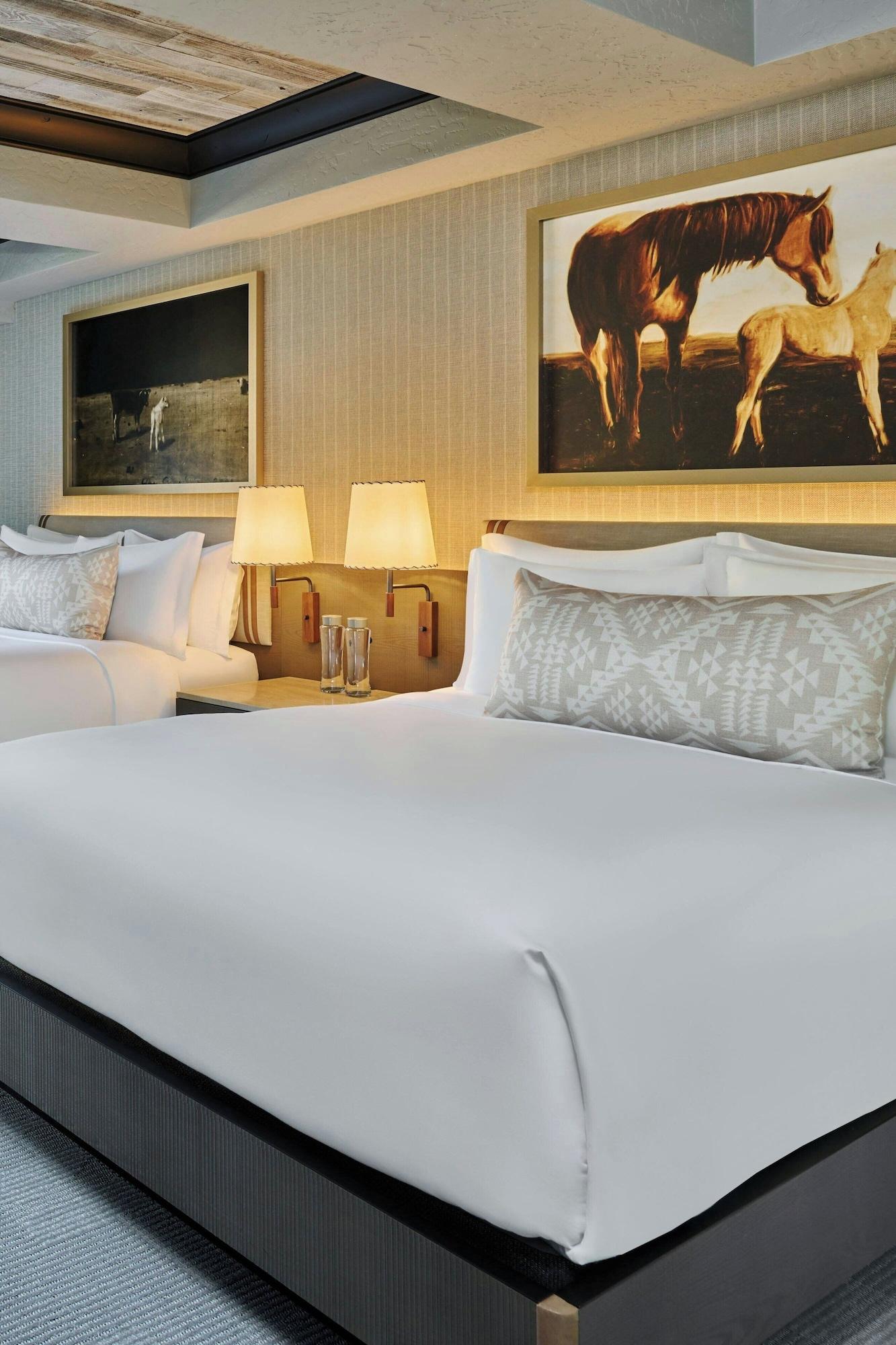 Quadruple Club Two Queen Beds