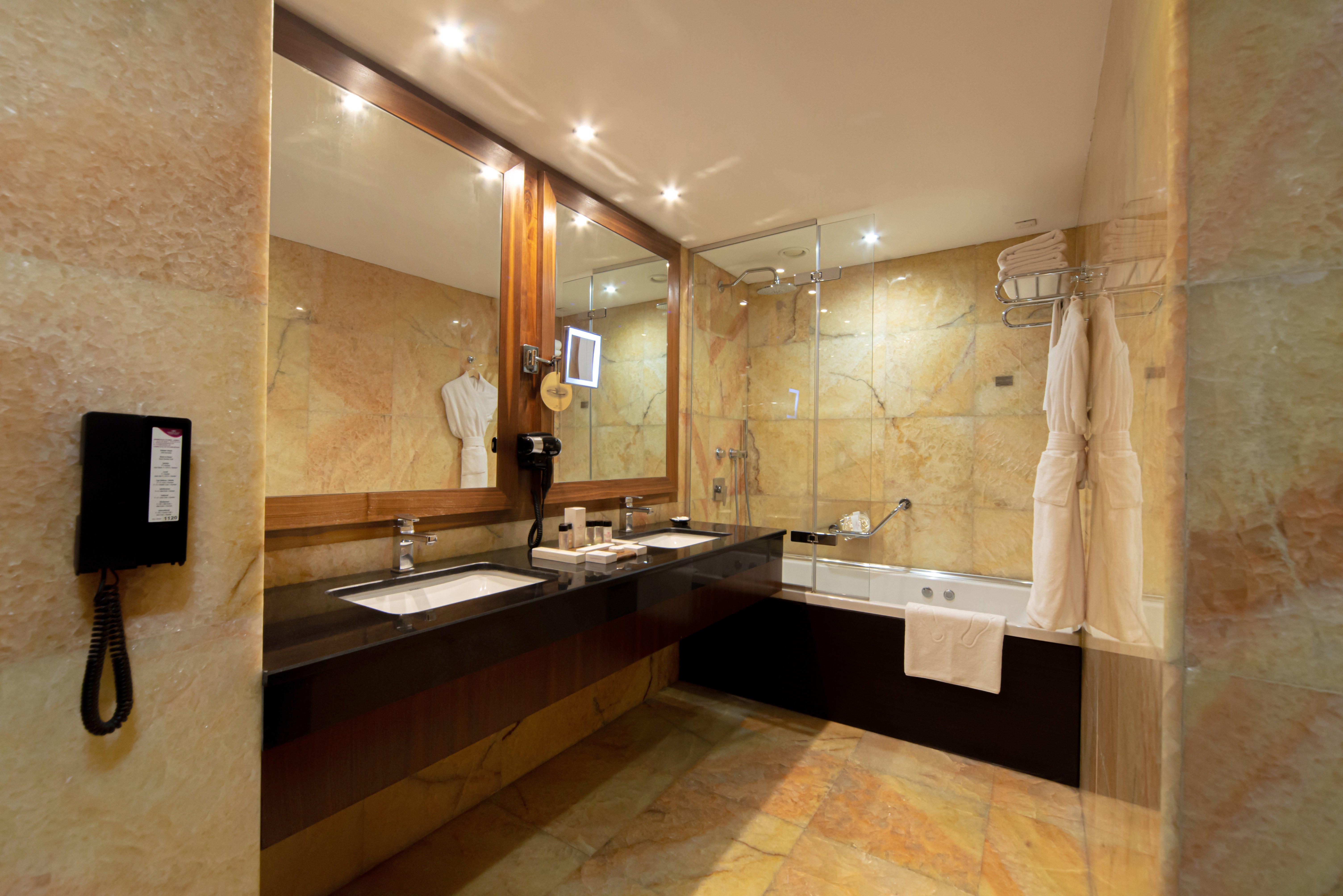 Junior Suite King Size Bed