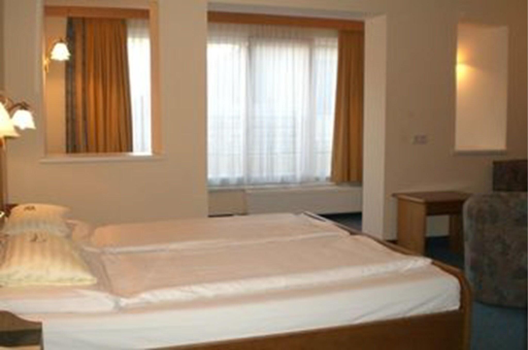 Double Deluxe King Bed