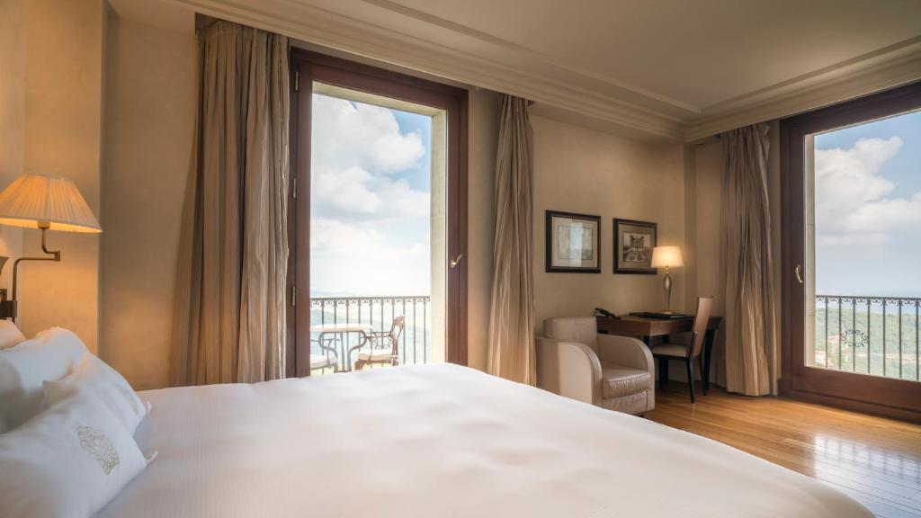 Double Deluxe Mountain View