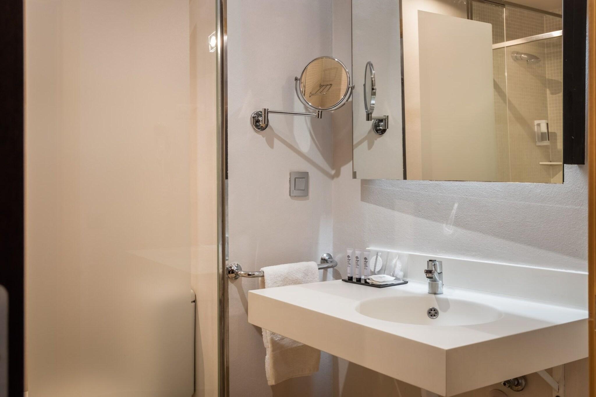 Family Room Queen Size Bed