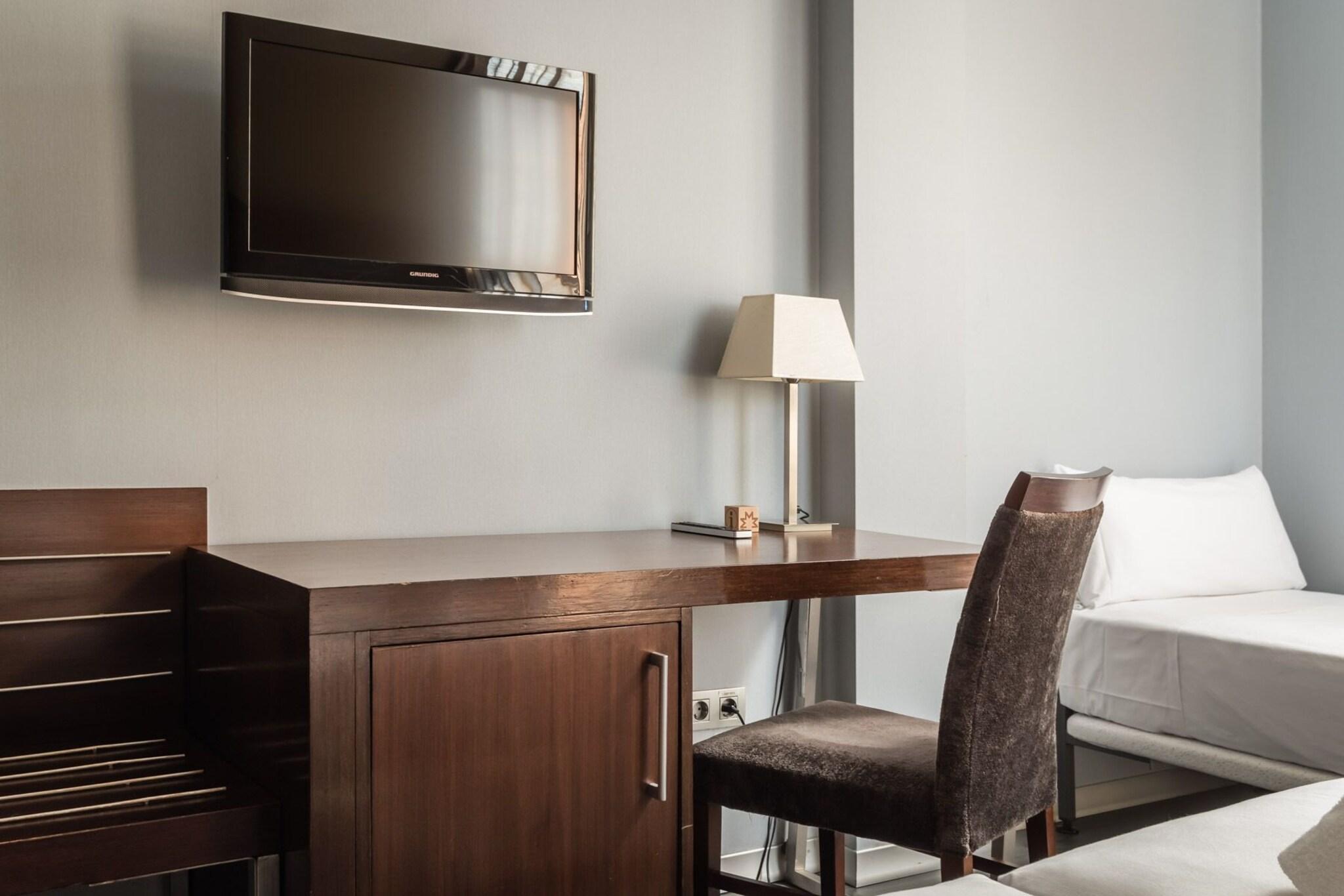 Family Room Queen Size Bed