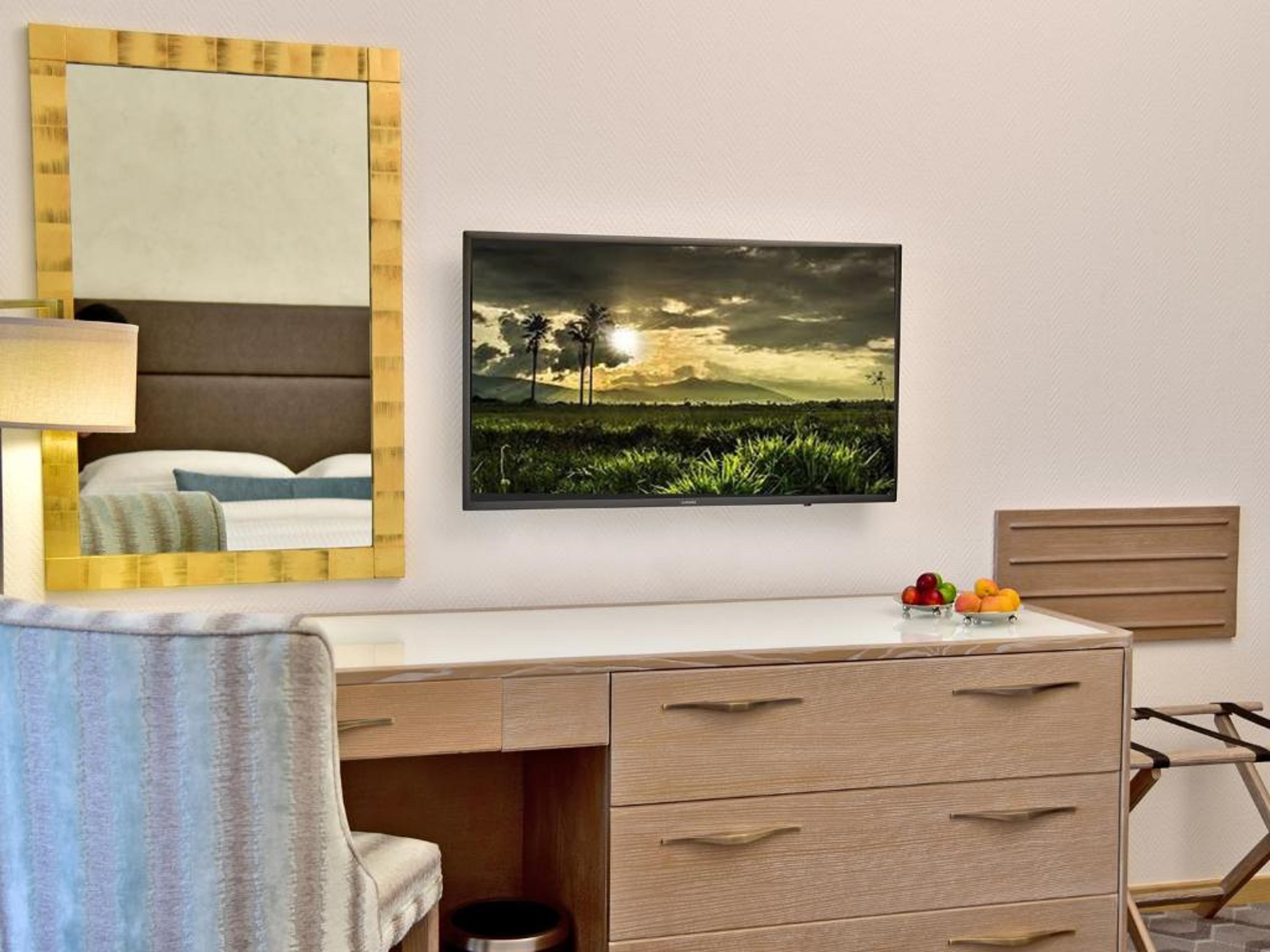 Single Guest Room King Bed