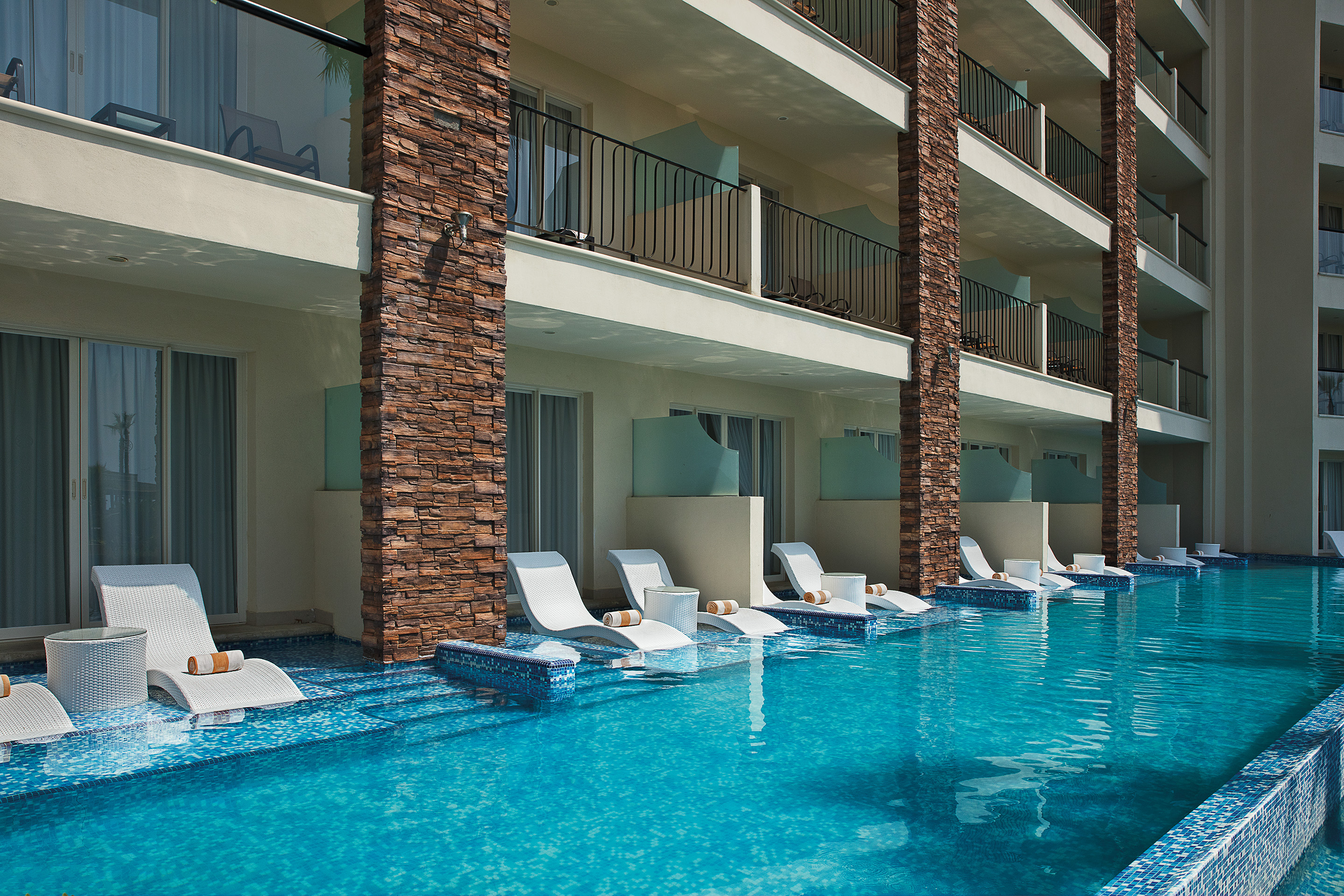 Junior Suite Garden View King Bed