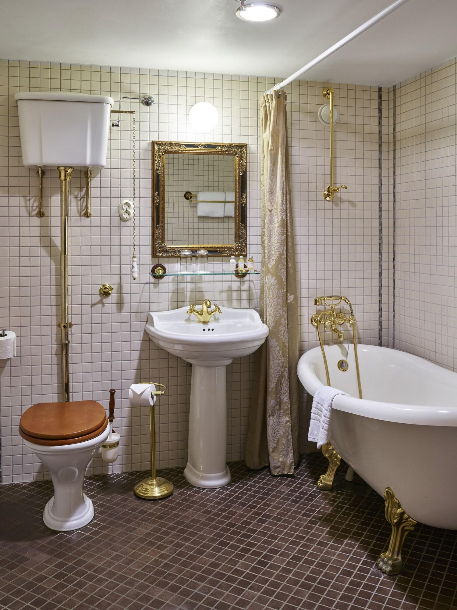 Double or Twin Standard