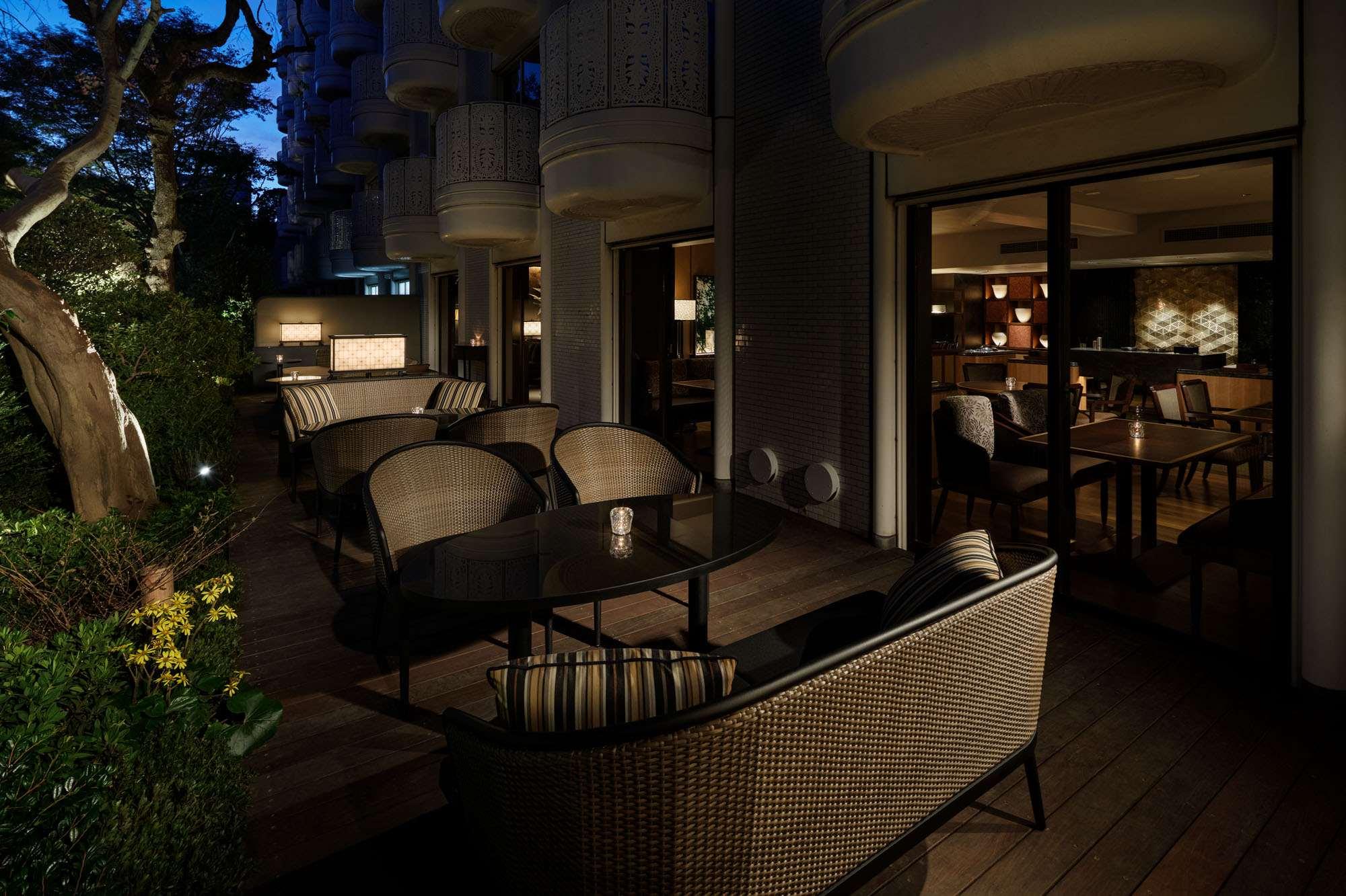 Double Club King Bed