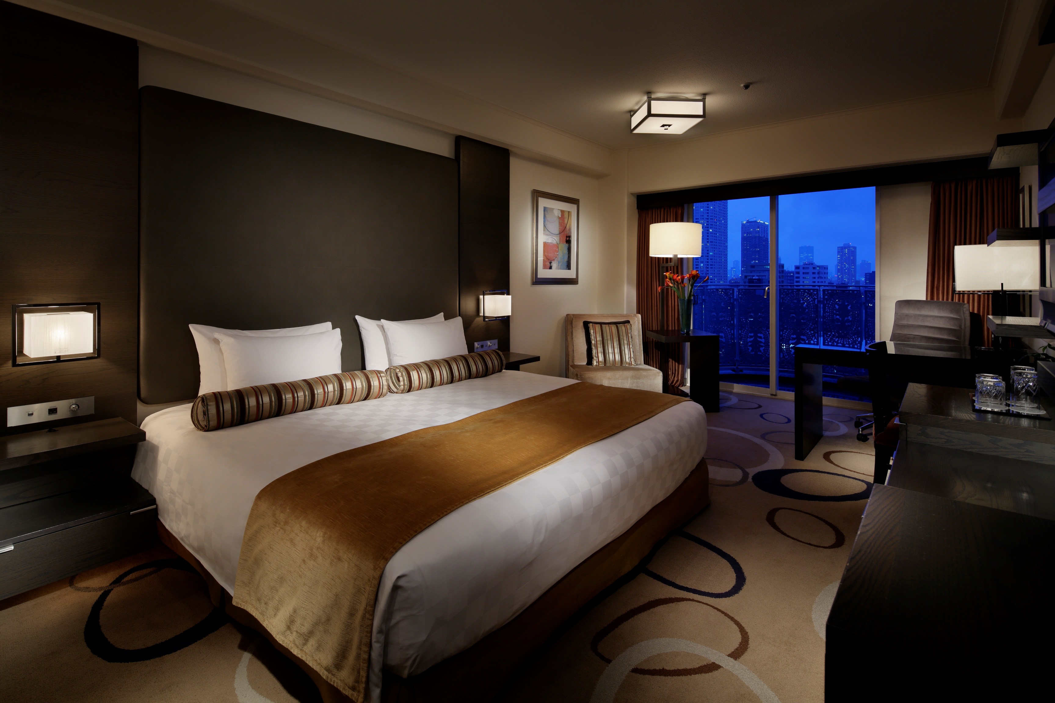 Double Club King Bed