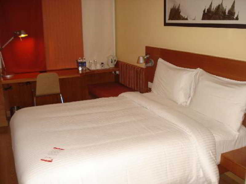 Double Queen Size Bed