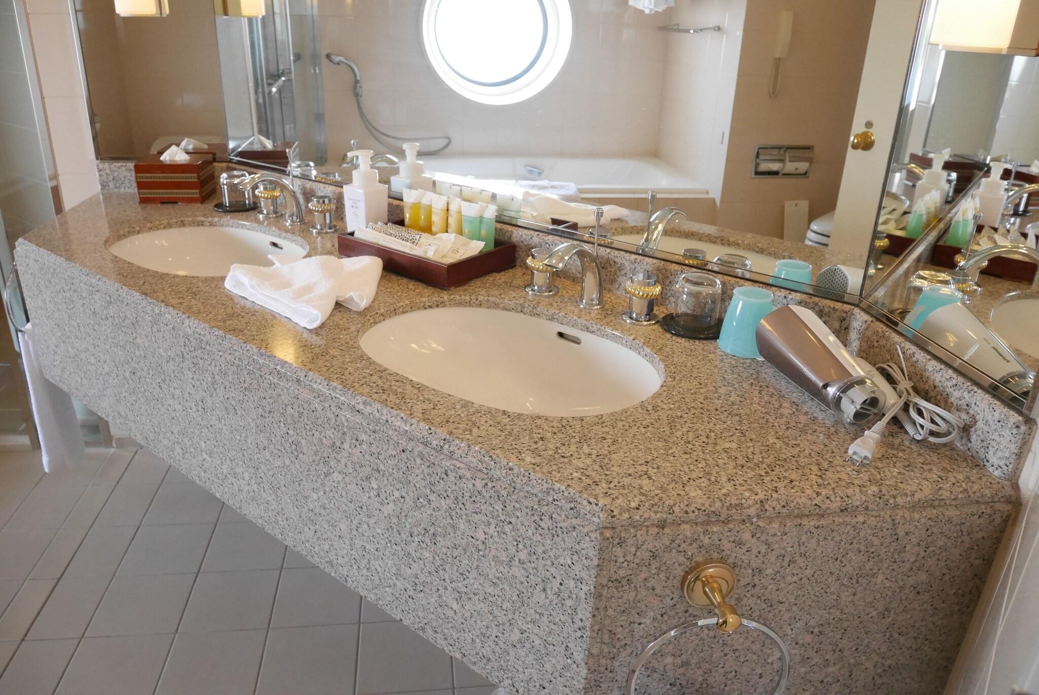 Double Bay View King Bed