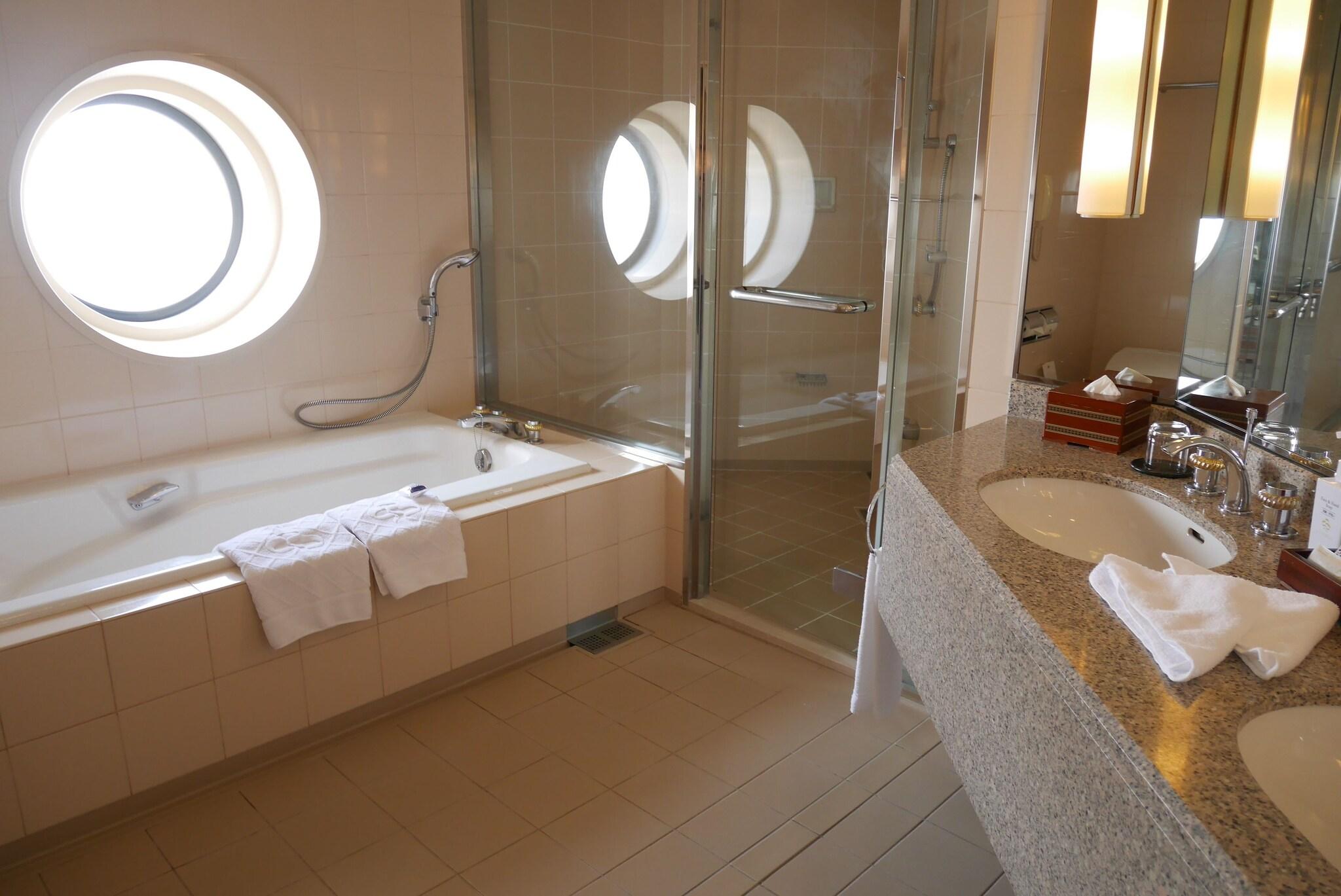 Double Bay View King Bed