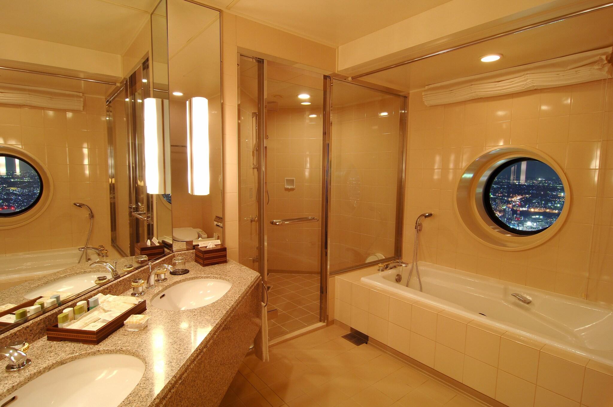 Double Bay View King Bed