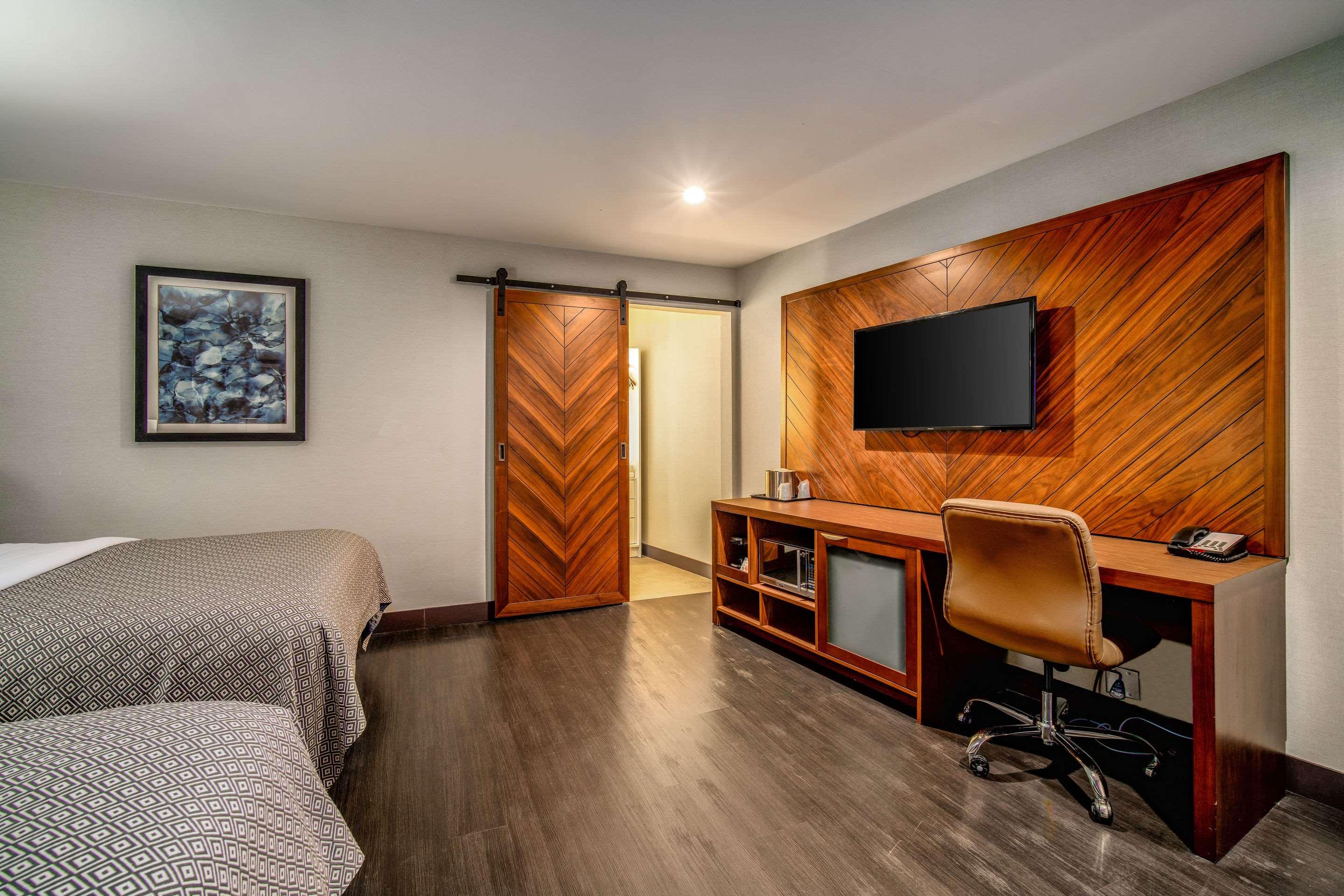 Double Two Queen Beds Non Smoking