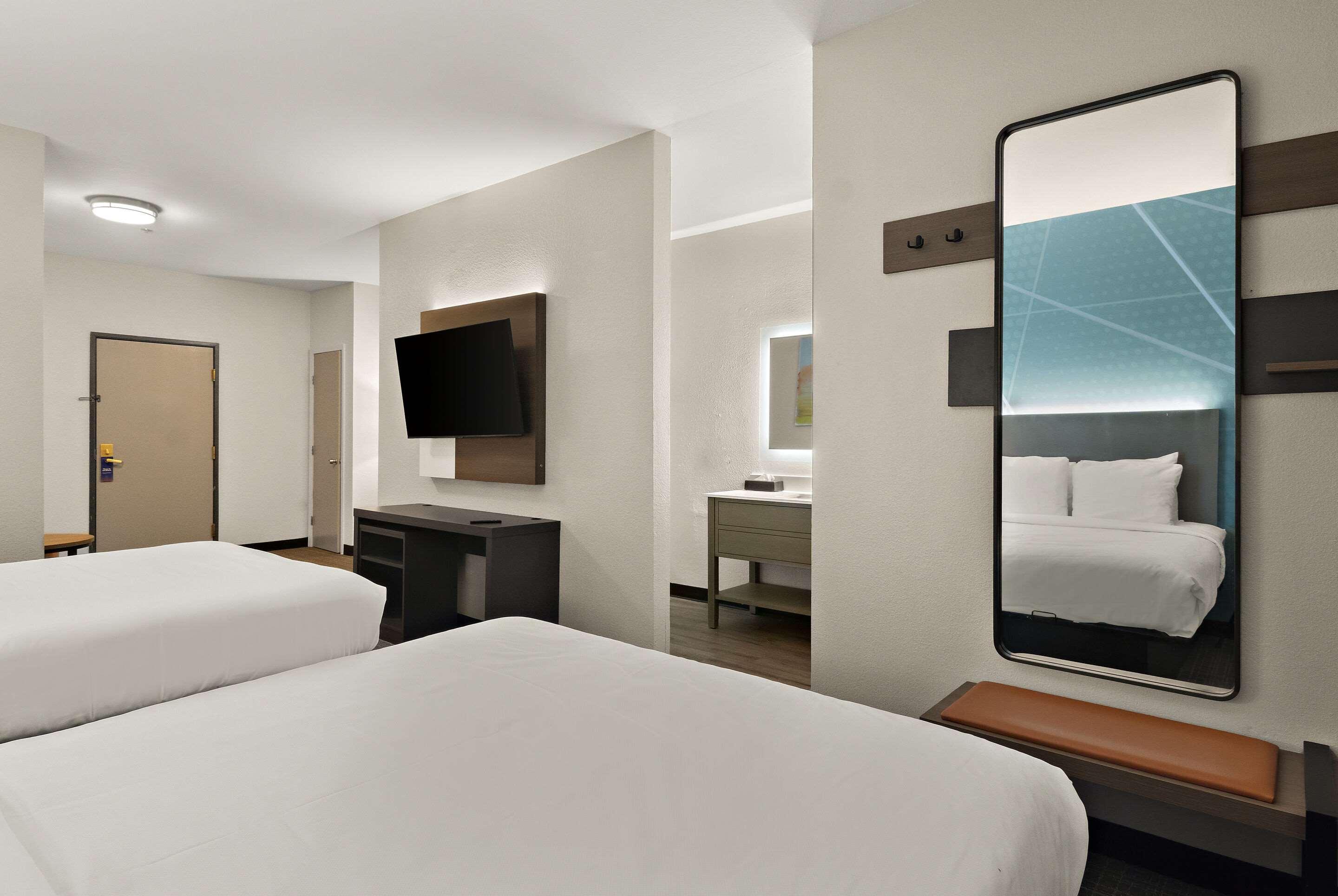 Suite Two Queen Beds Non Smoking