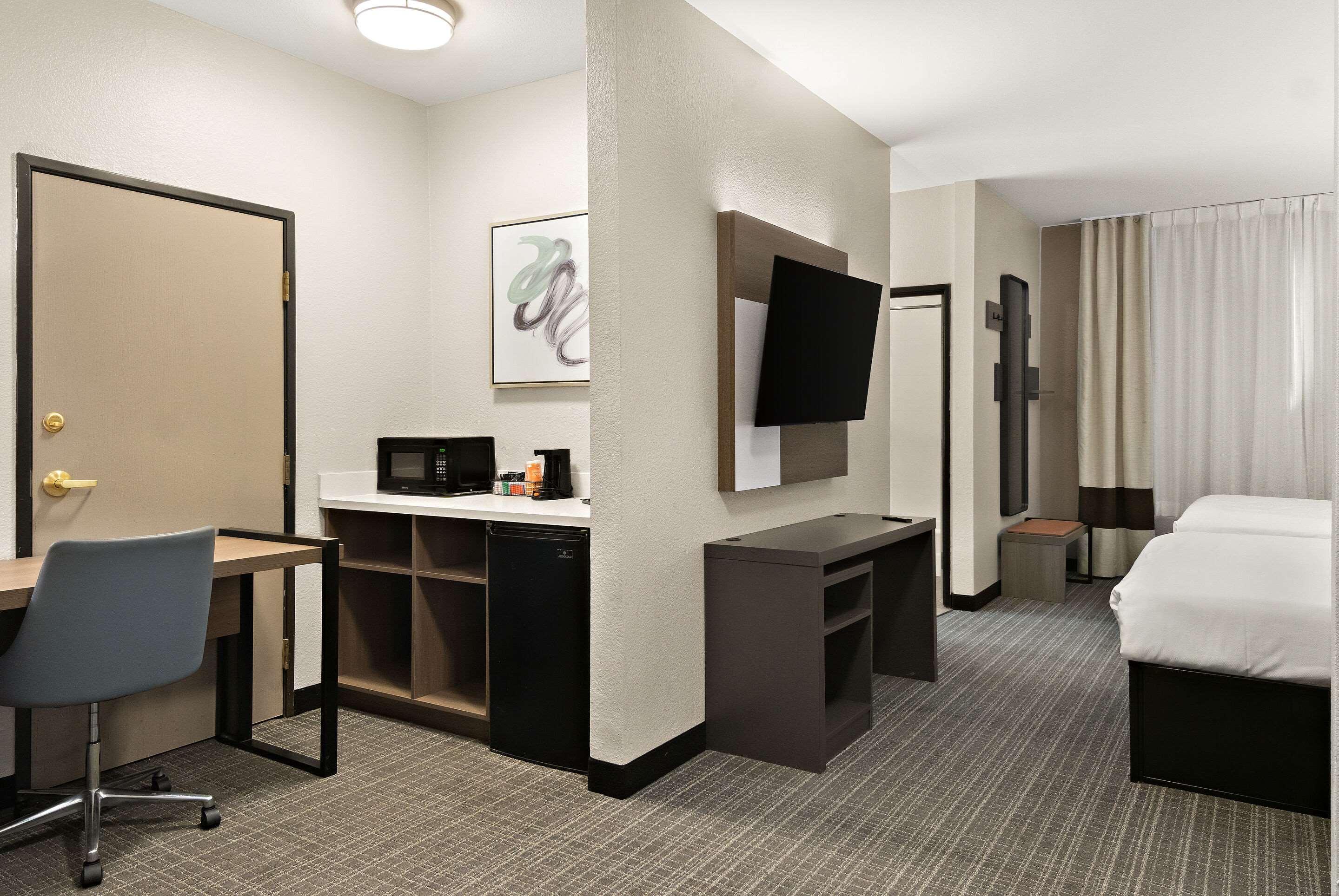 Suite Two Queen Beds