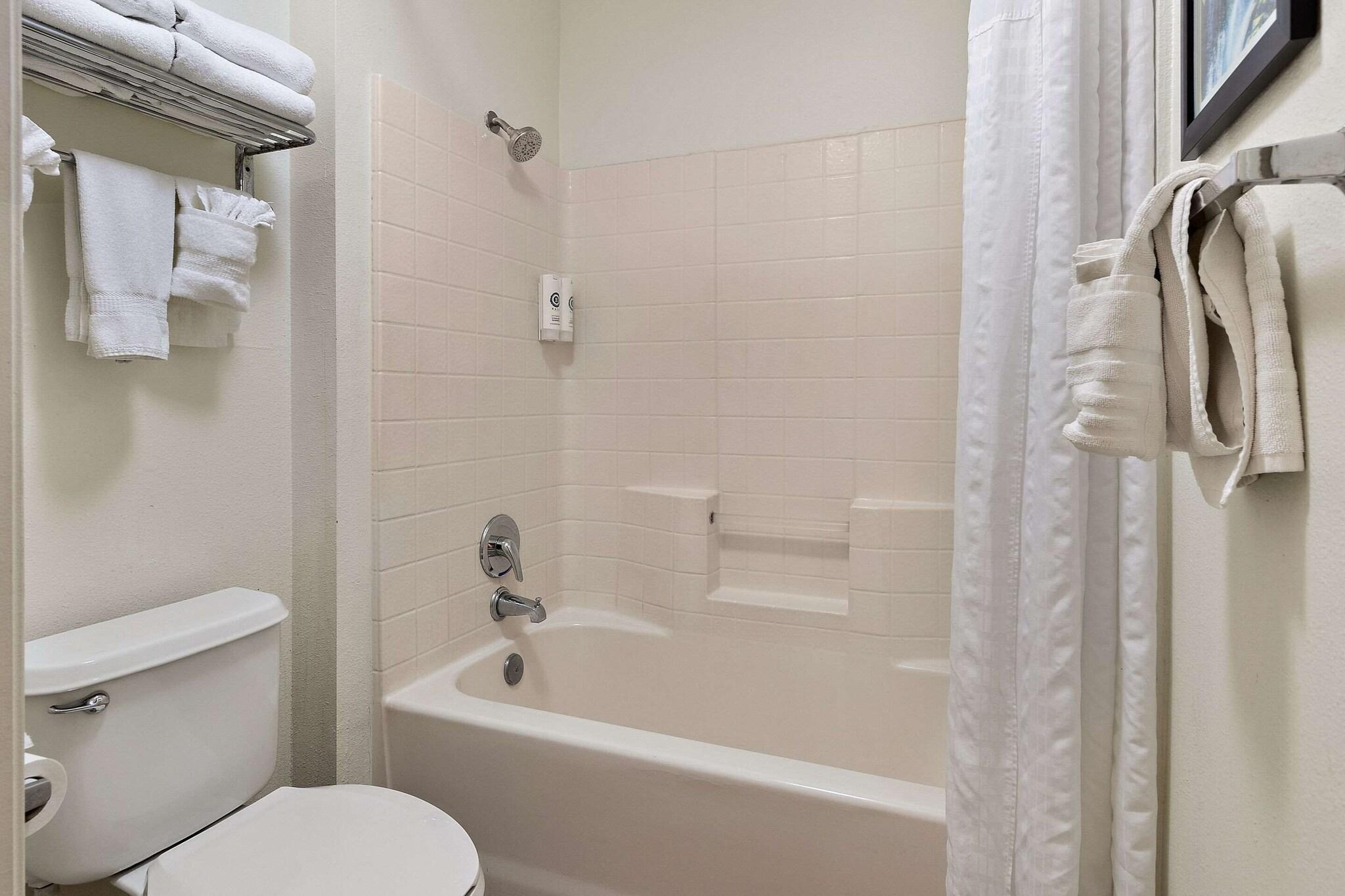 Quadruple Deluxe Queen Bed