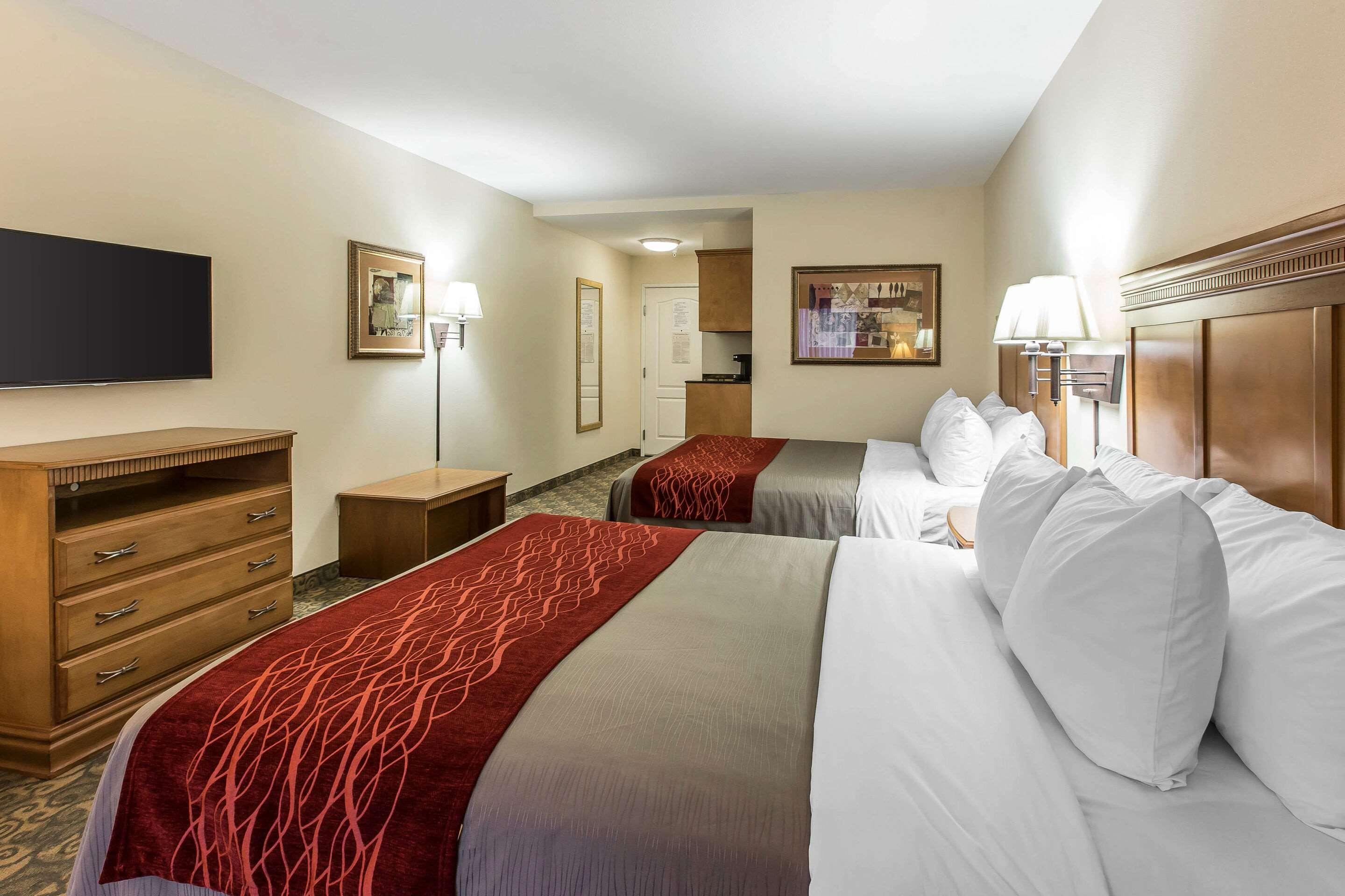 Quadruple Two Queen Beds