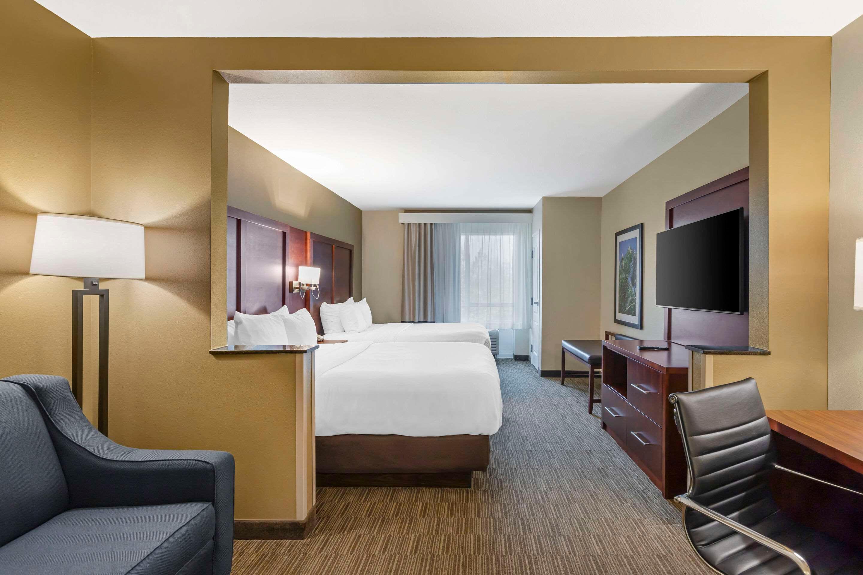 Suite Two Queen Beds Non Smoking