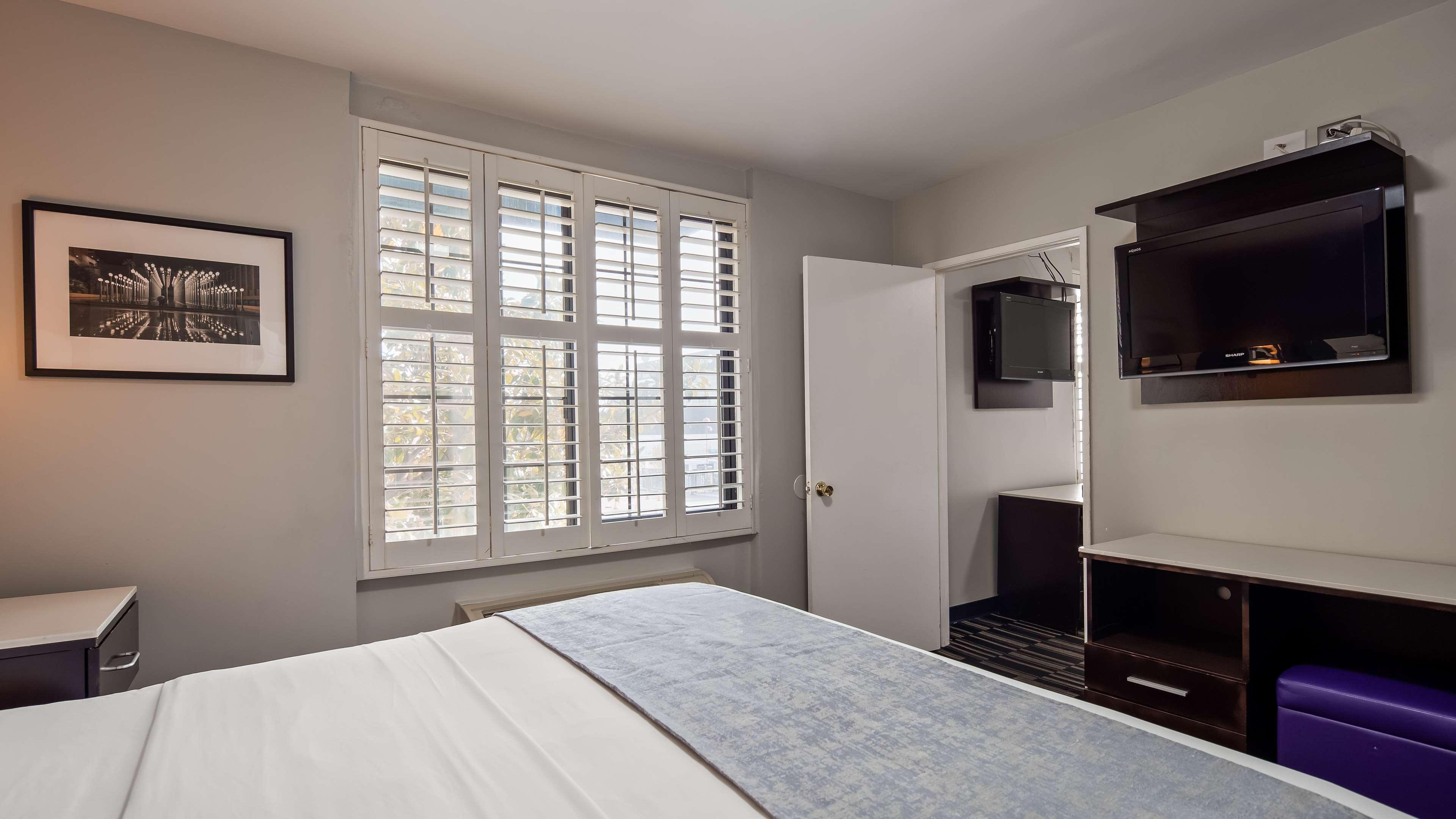 Suite Two Queen Beds Non Smoking