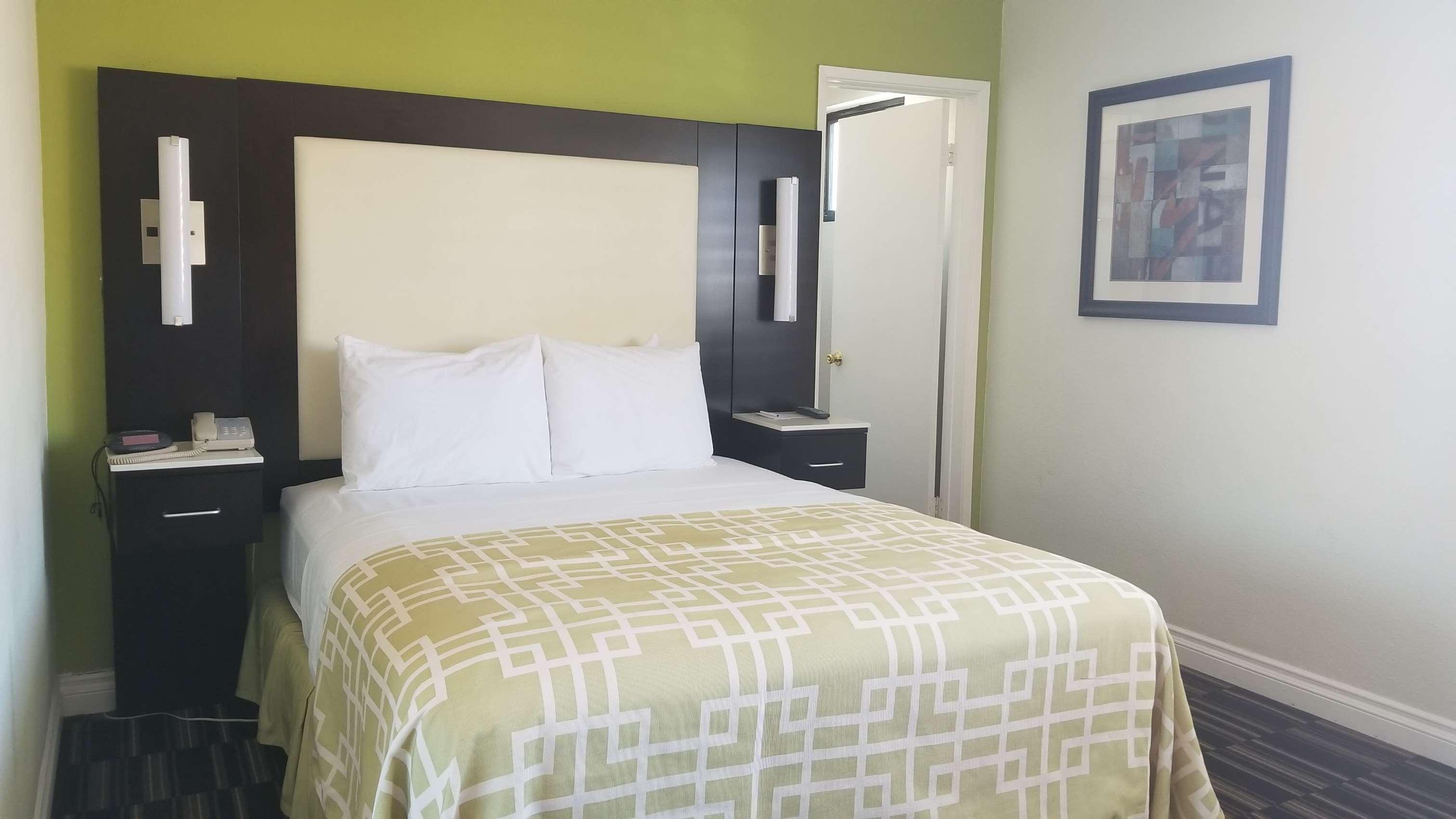 Room Queen Bed Non Smoking