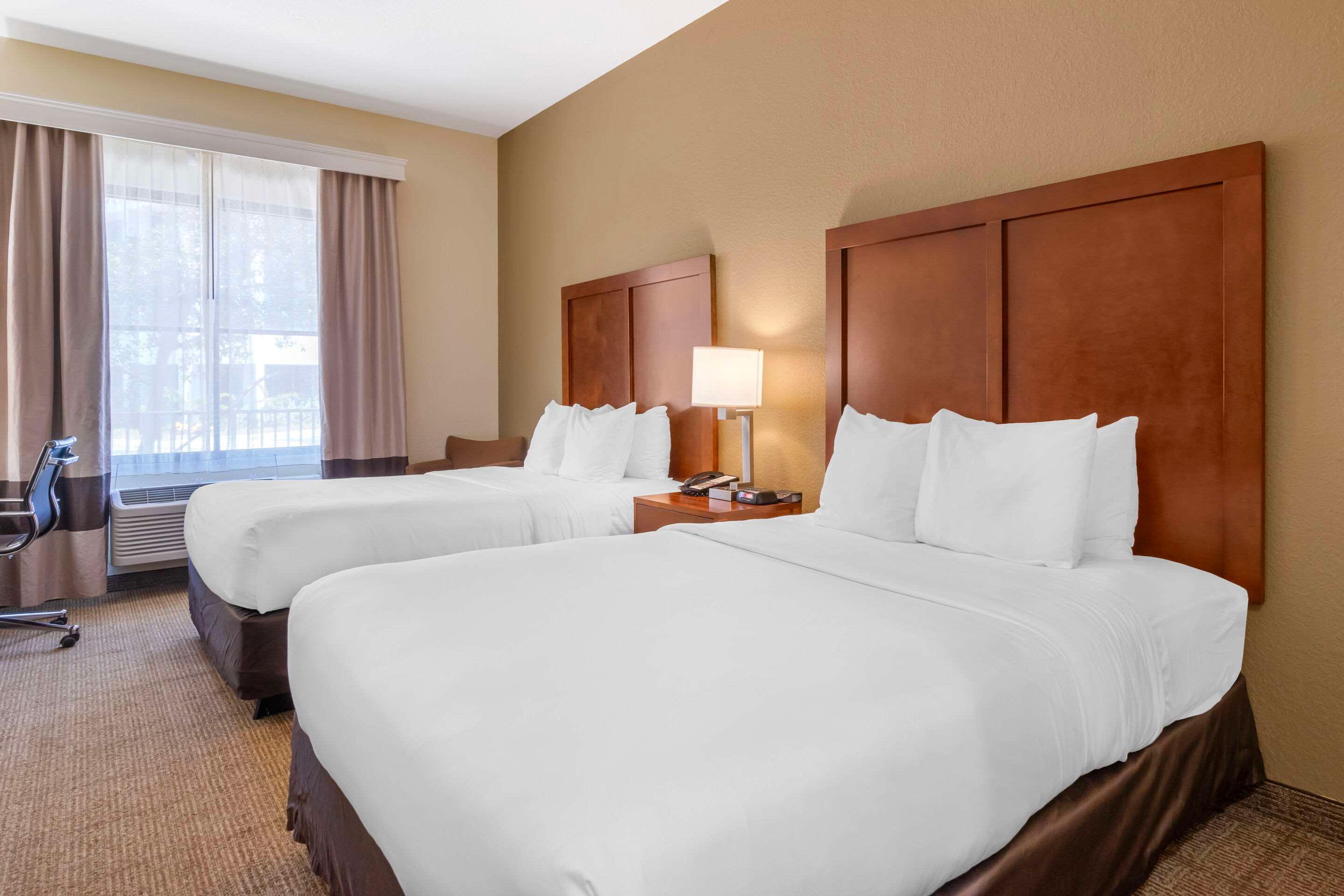 Double Two Queen Beds Non Smoking