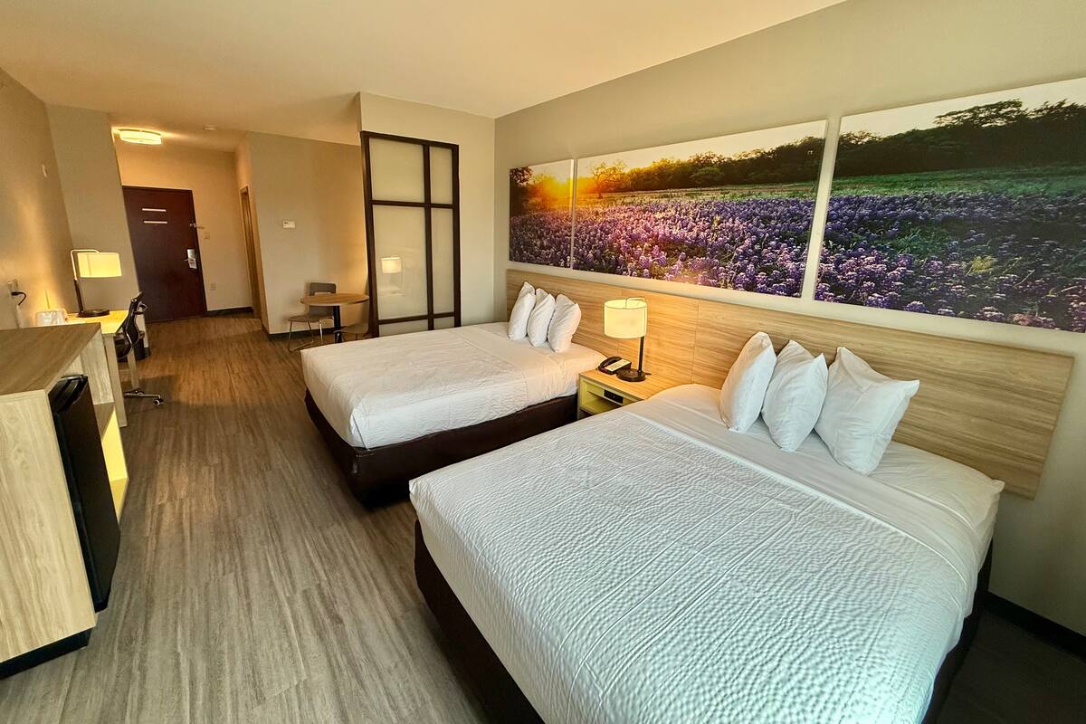 Suite Two Queen Beds