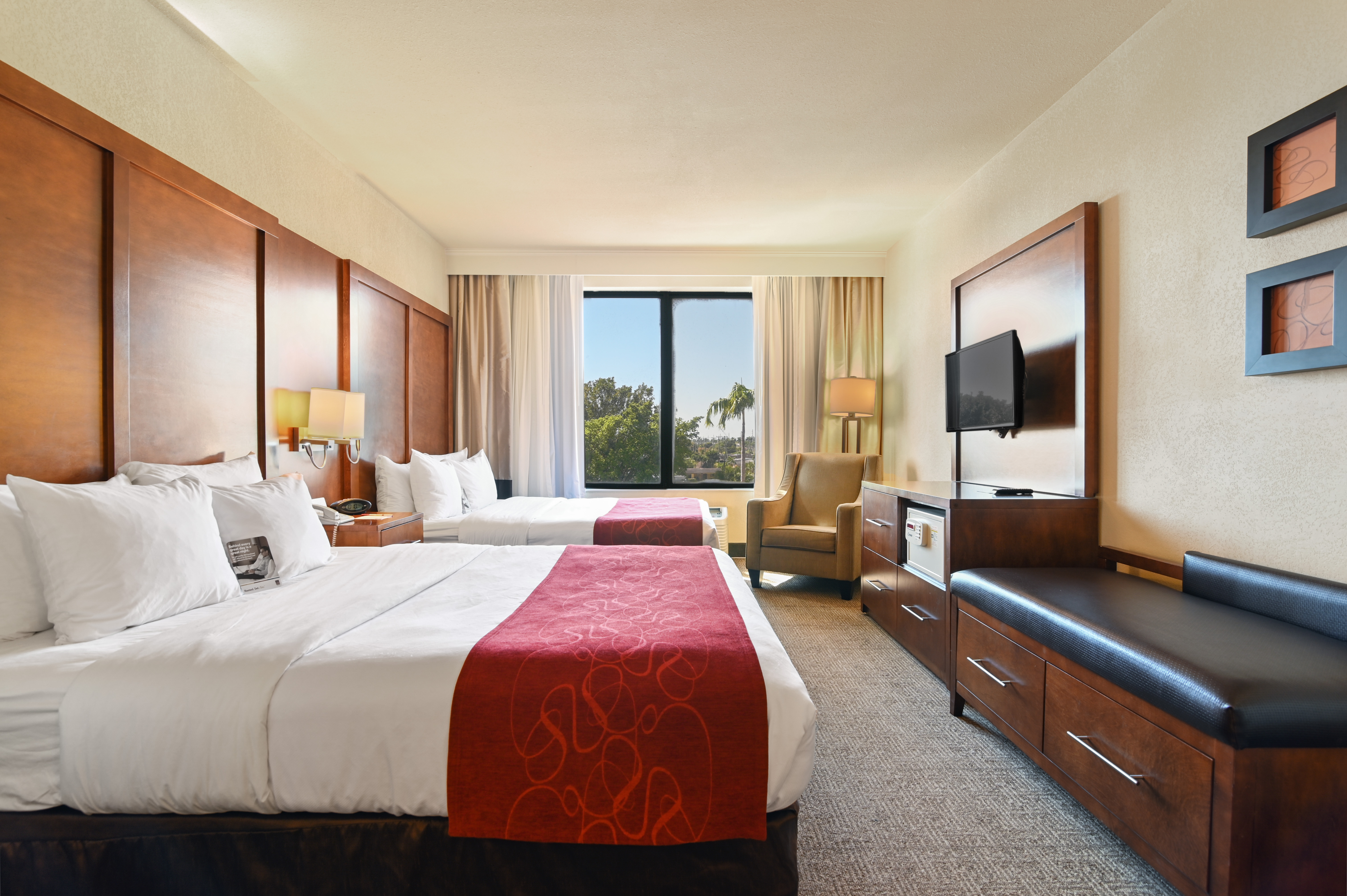 Suite Two Queen Beds Non Smoking